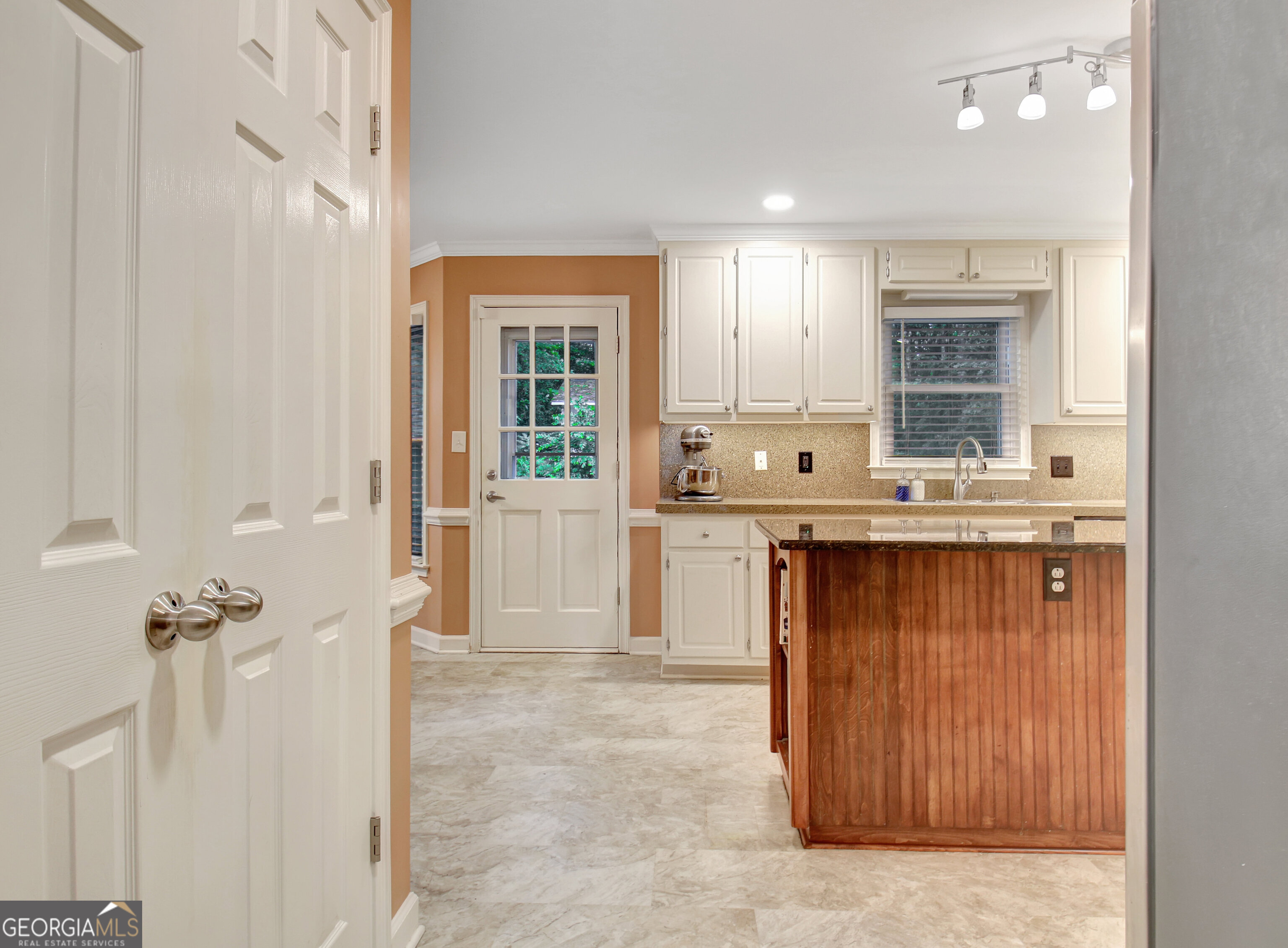 109 Sweetwater Oaks Property Photo 20
