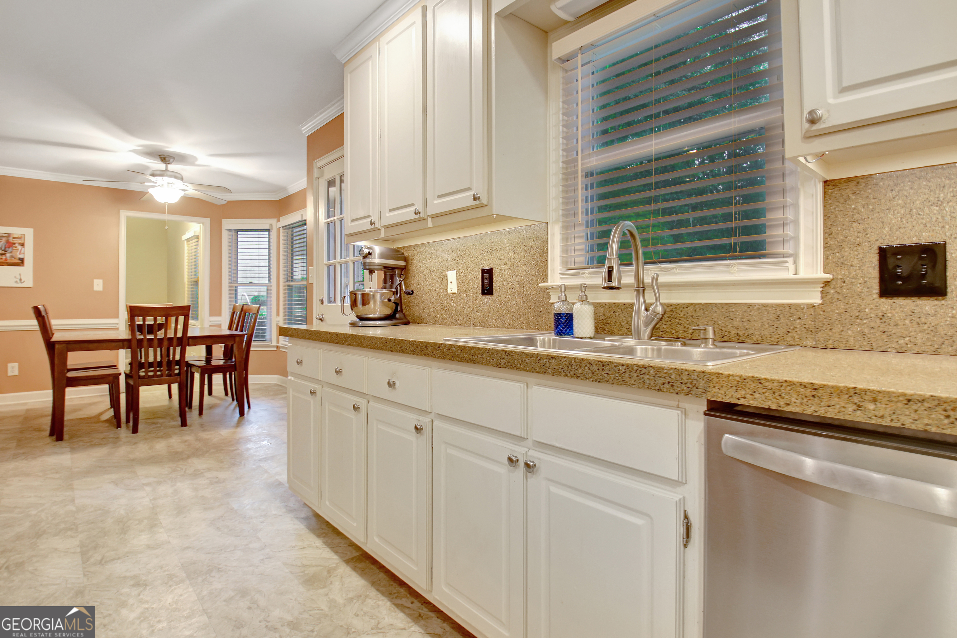 109 Sweetwater Oaks Property Photo 24
