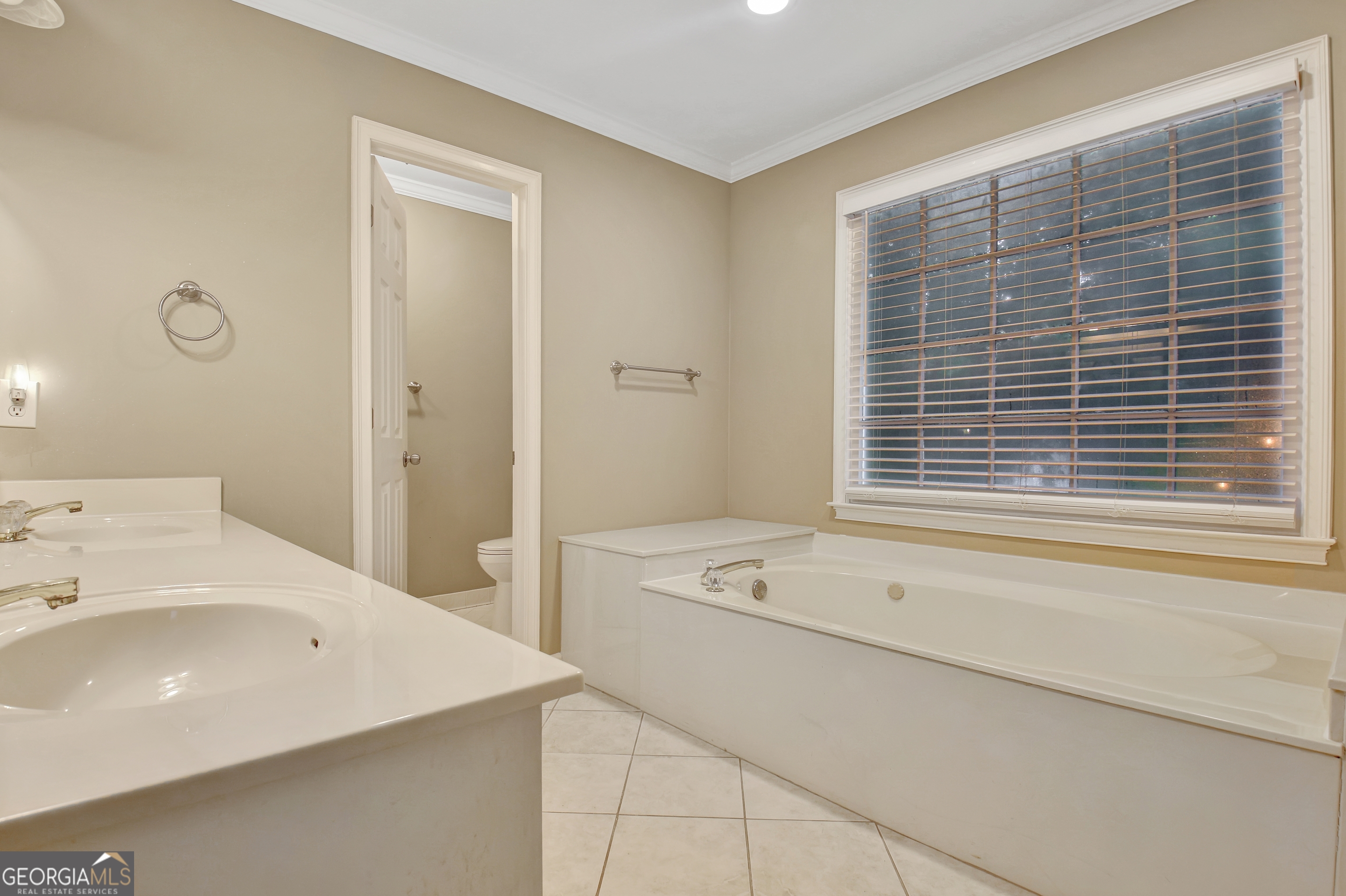 109 Sweetwater Oaks Property Photo 31