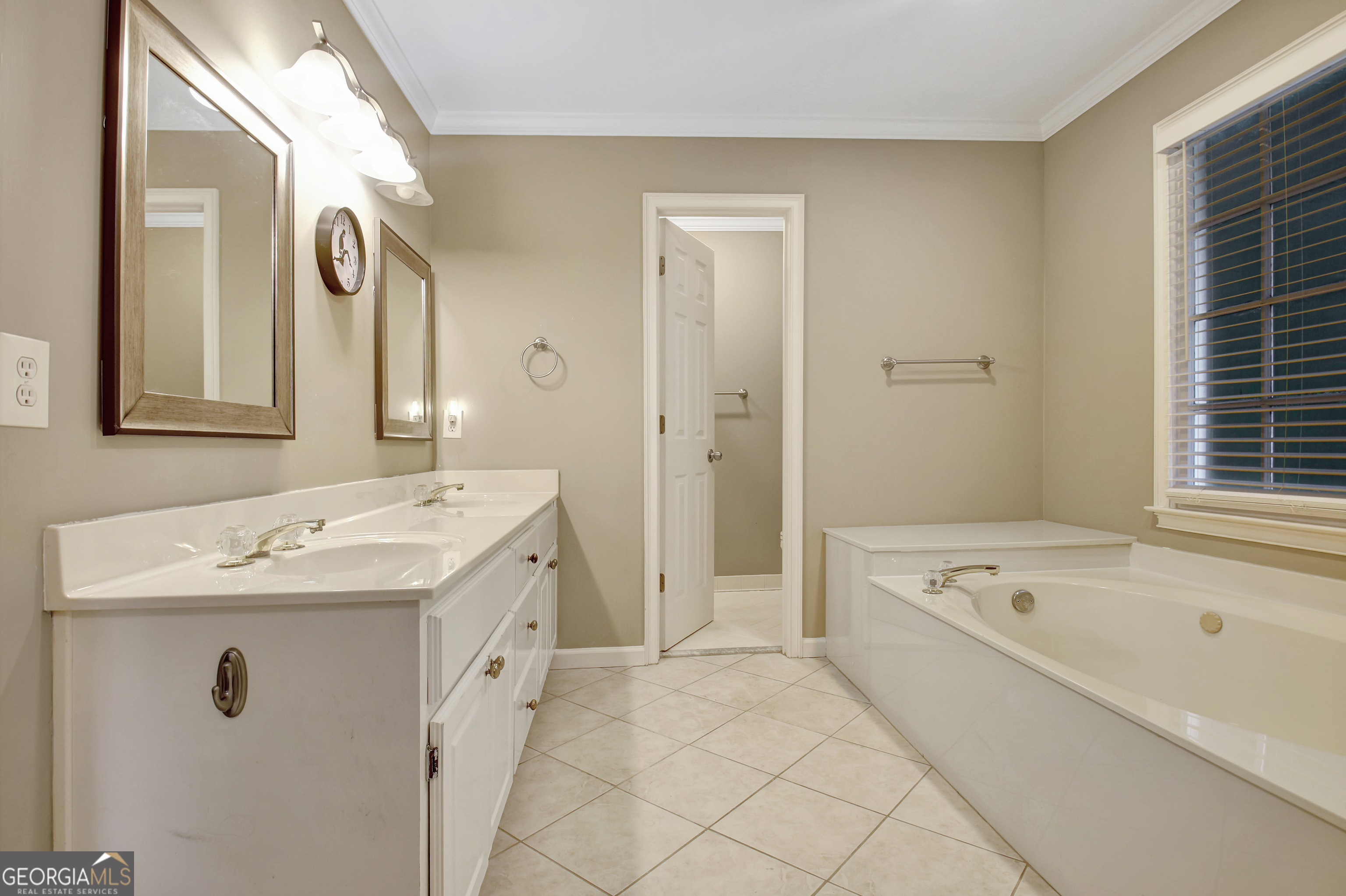 109 Sweetwater Oaks Property Photo 32