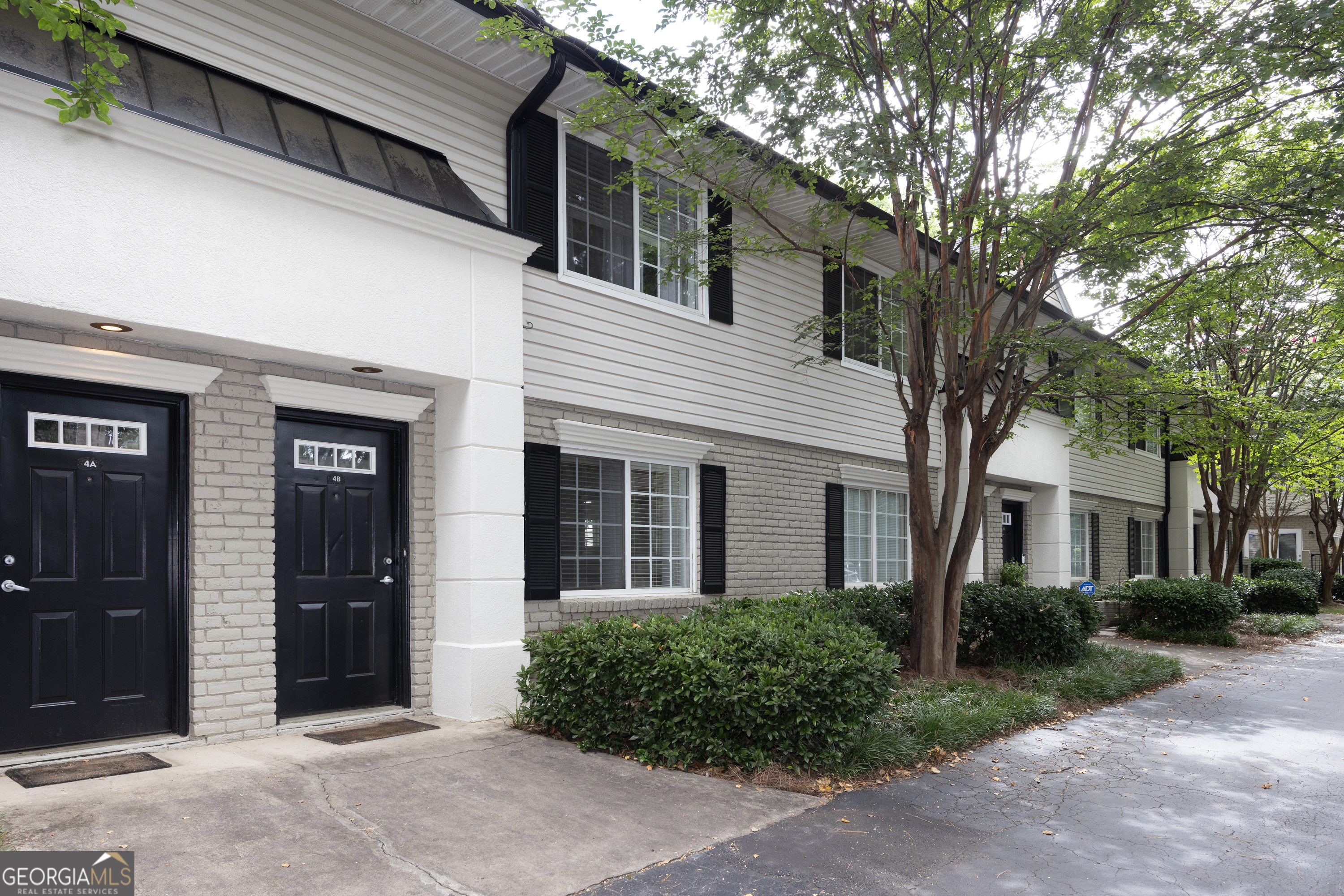 6940 Roswell Road # 4b Property Photo 1