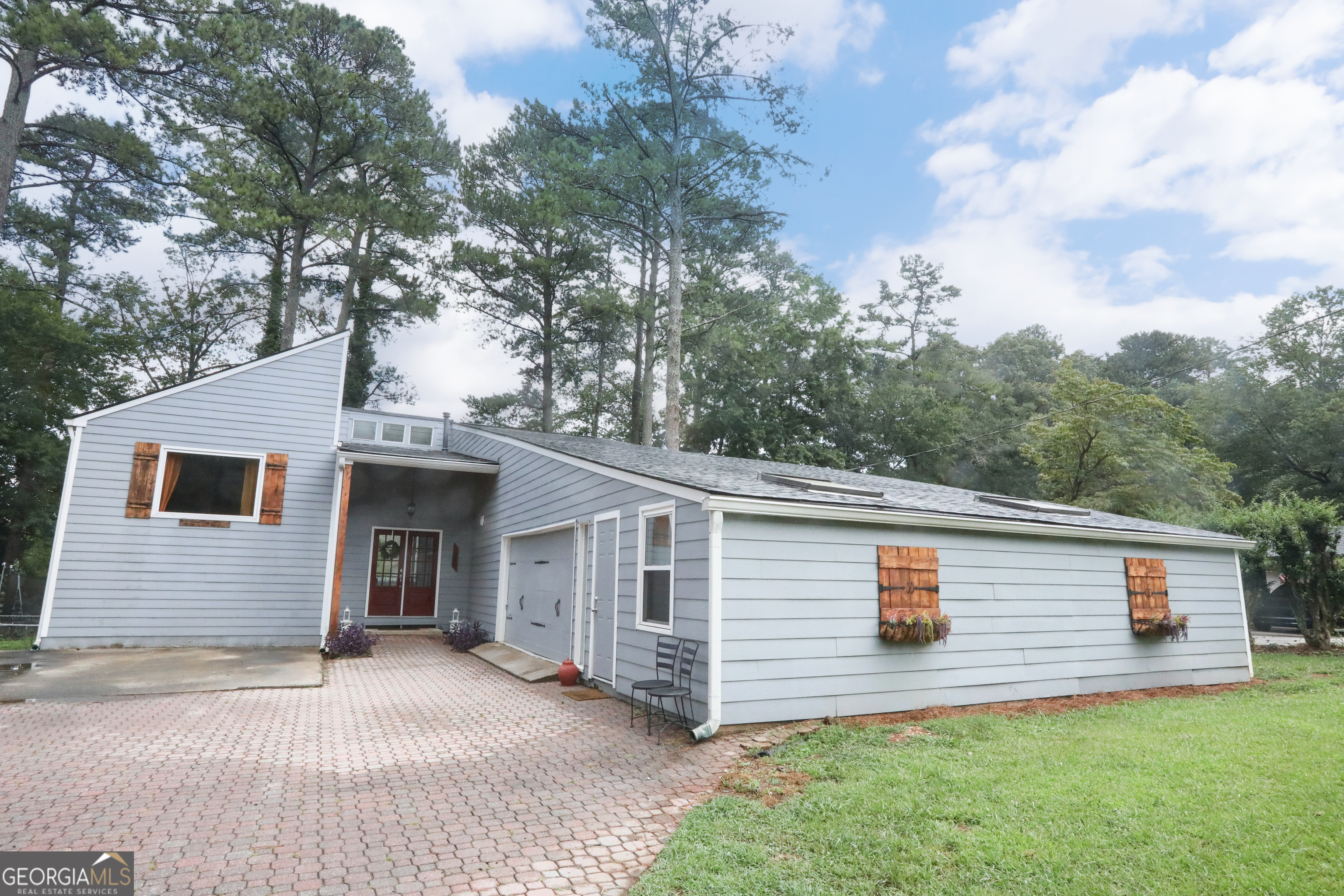 4047 Meadow Way Property Photo 1