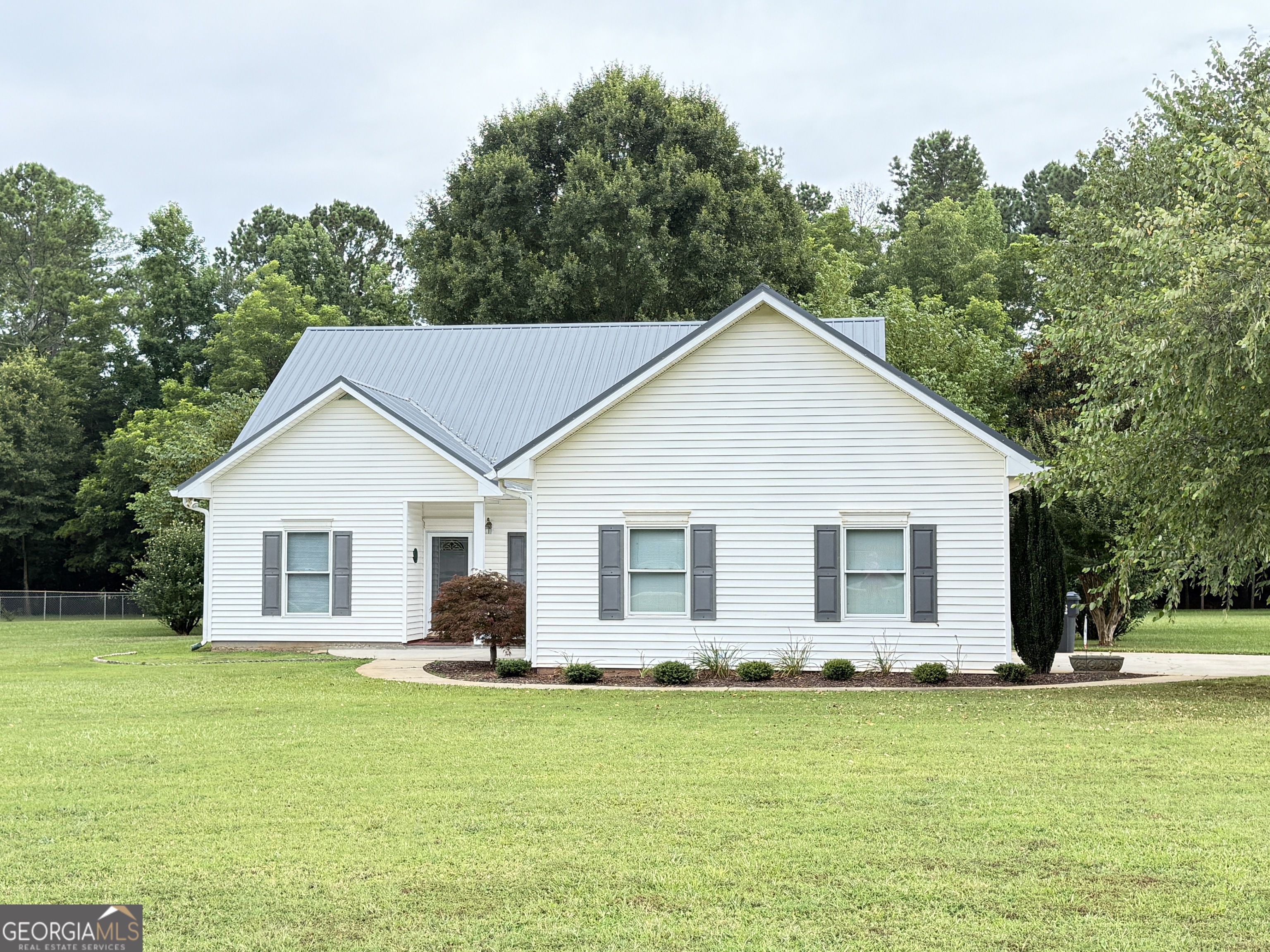 3960 Highway 213 Property Photo 1