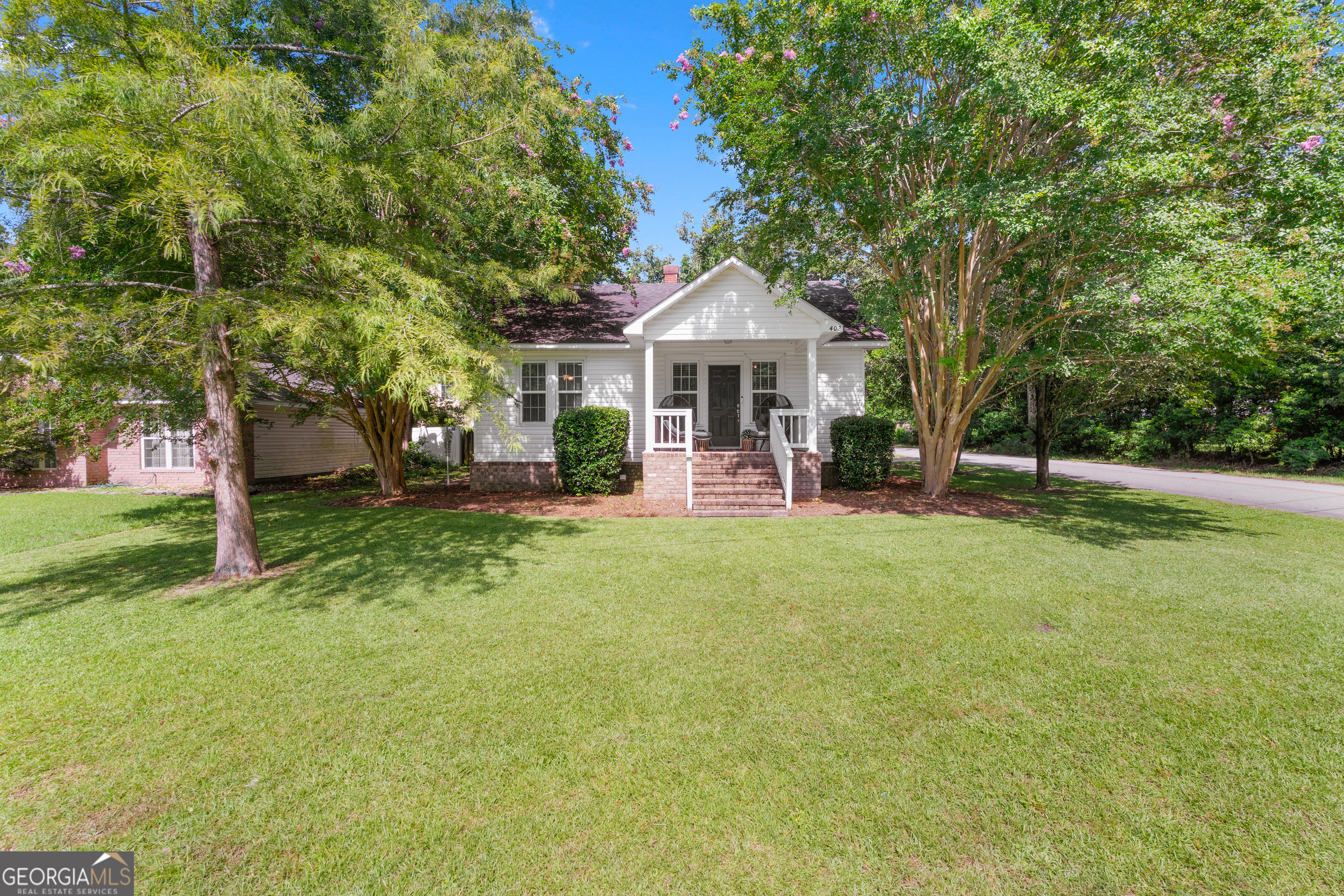 402 Auburn Road Property Photo 1
