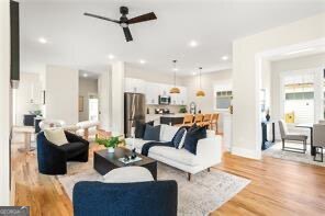 946 Allene Avenue Sw Property Photo 3