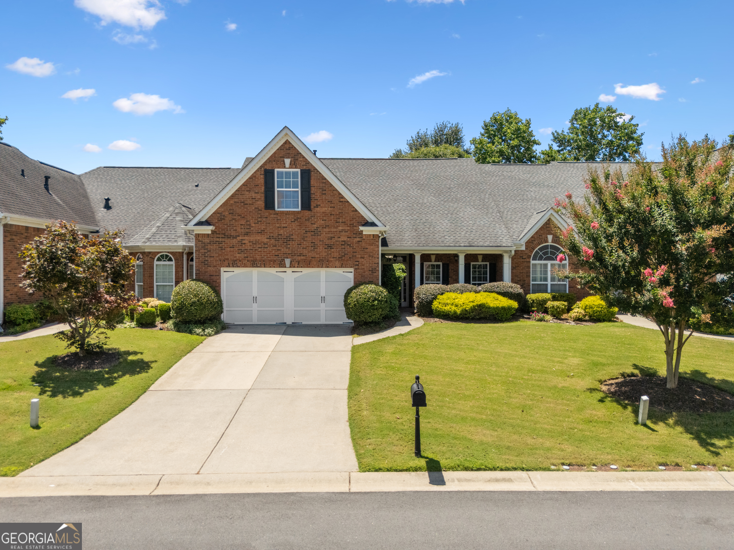 5380 Villa Lake Court Property Photo 1