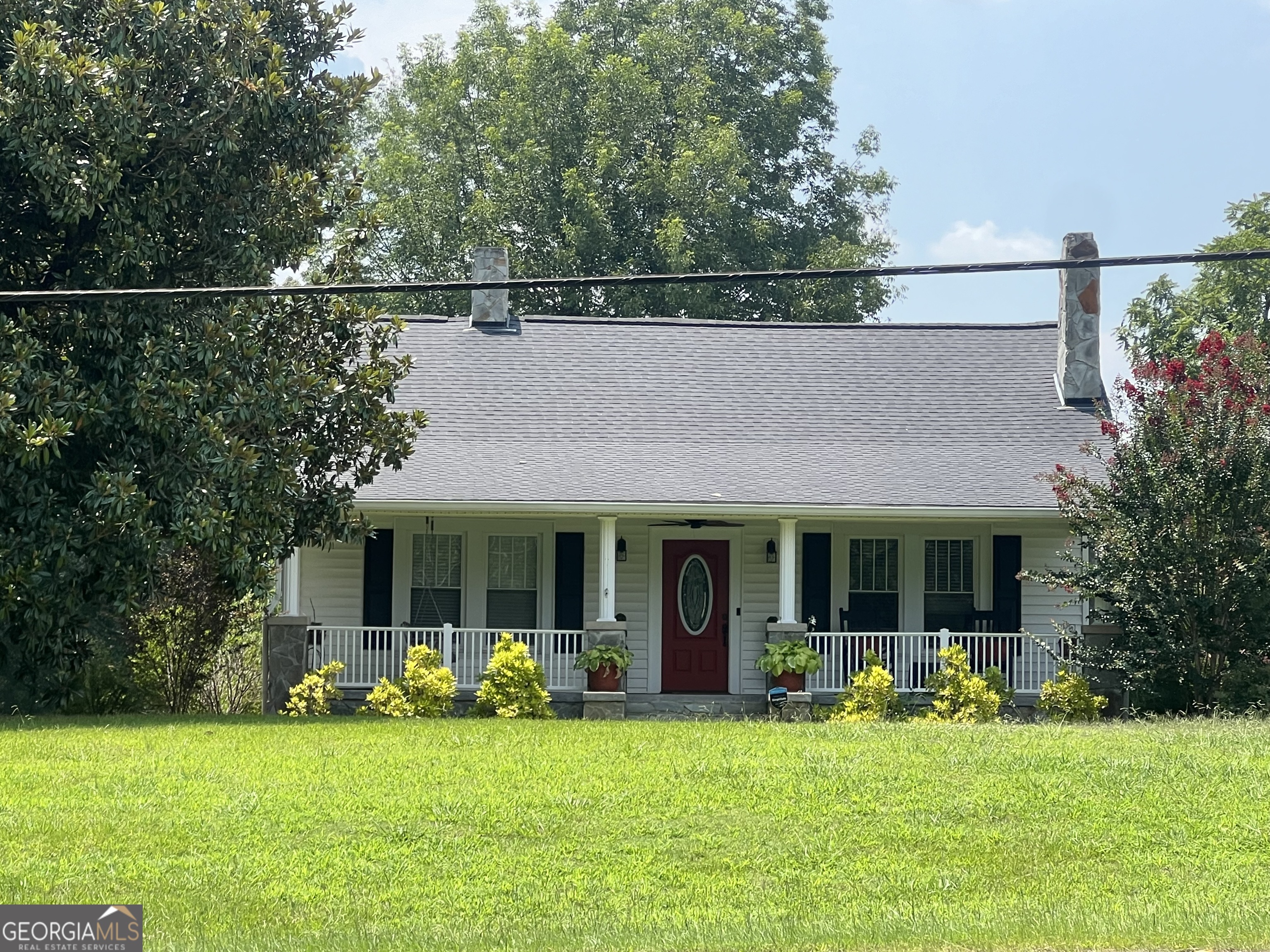 2527 Crest Highway Property Photo 1