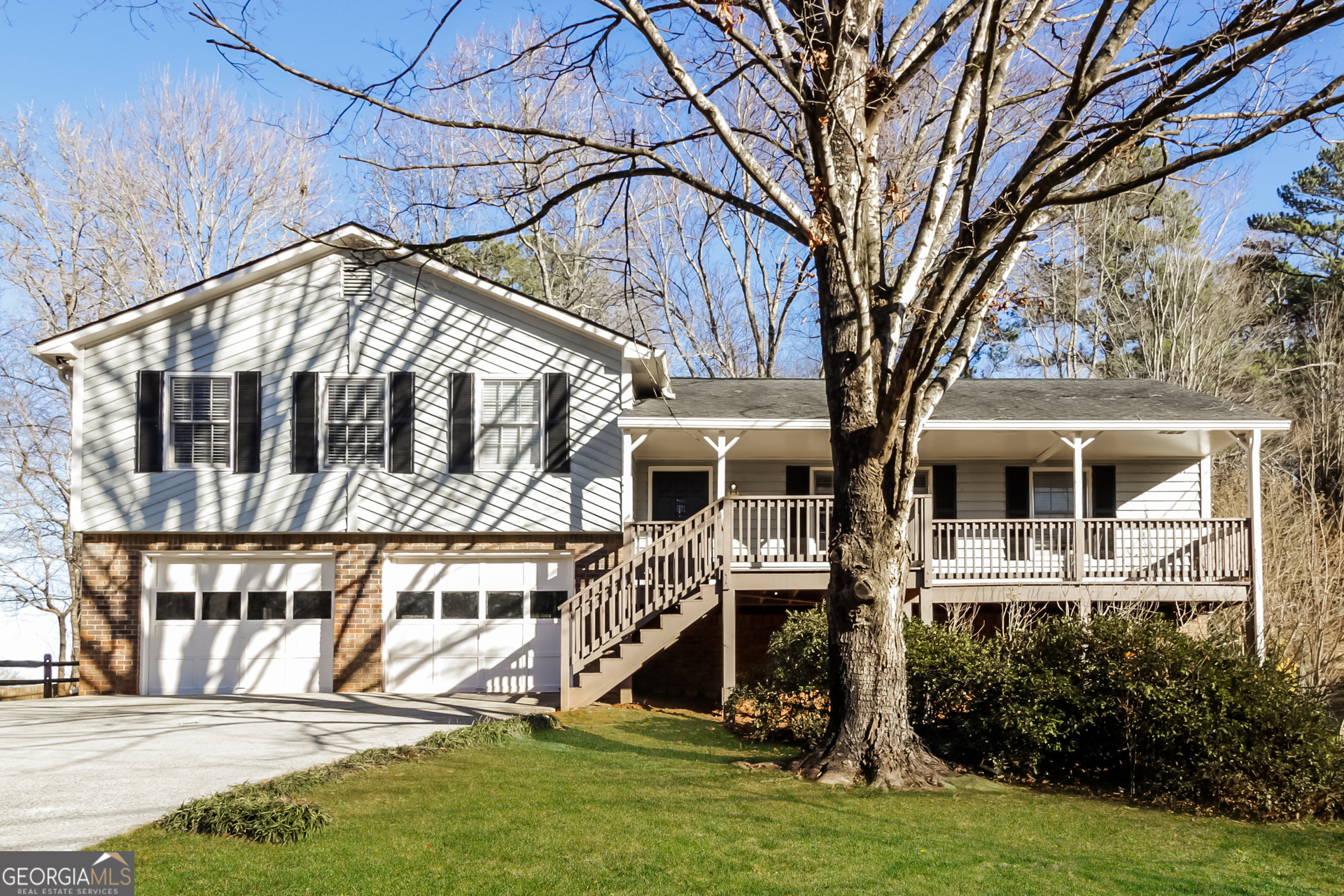 112 Creekview Drive Property Photo 1