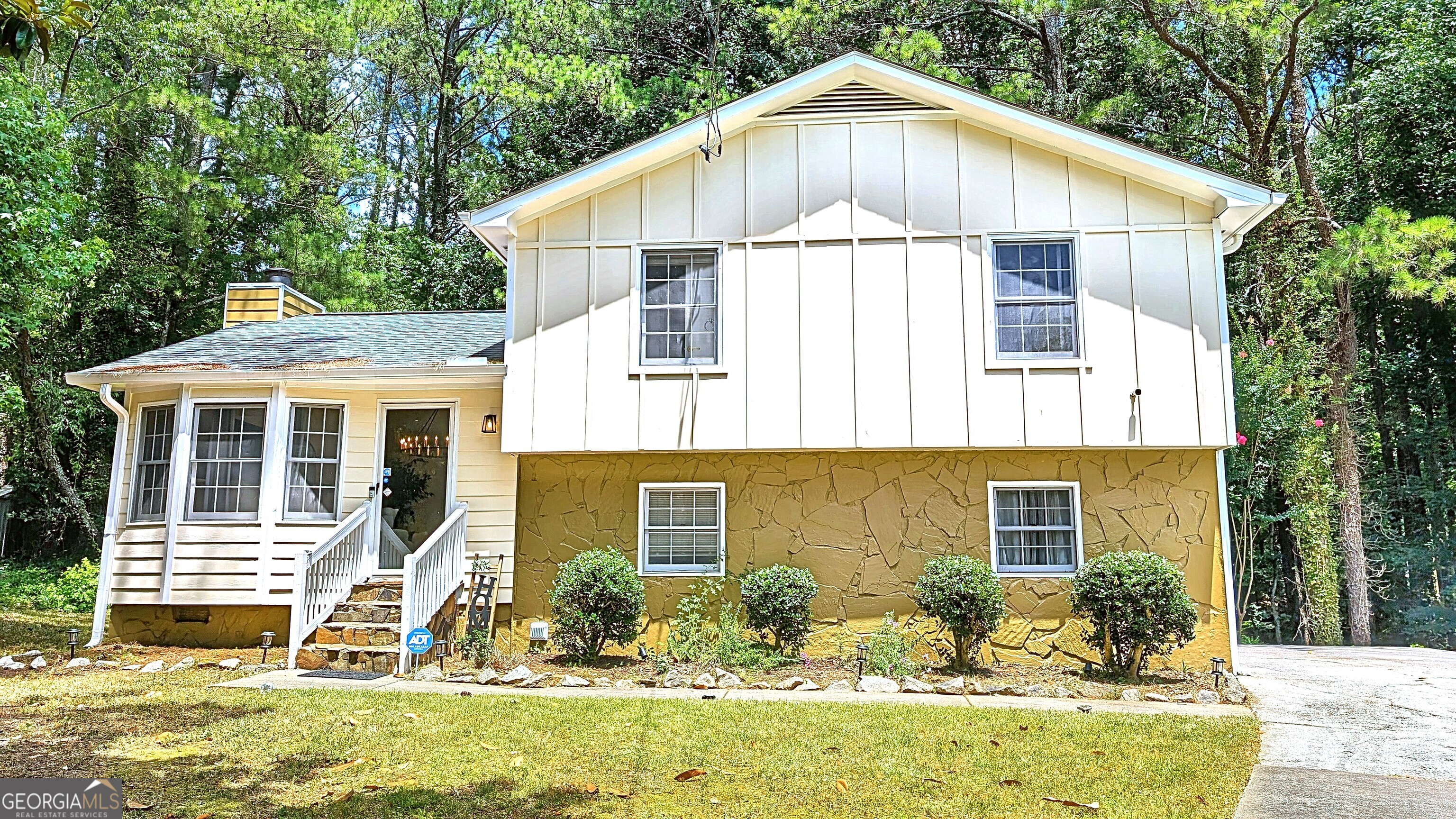 3145 Dover Court Property Photo 1