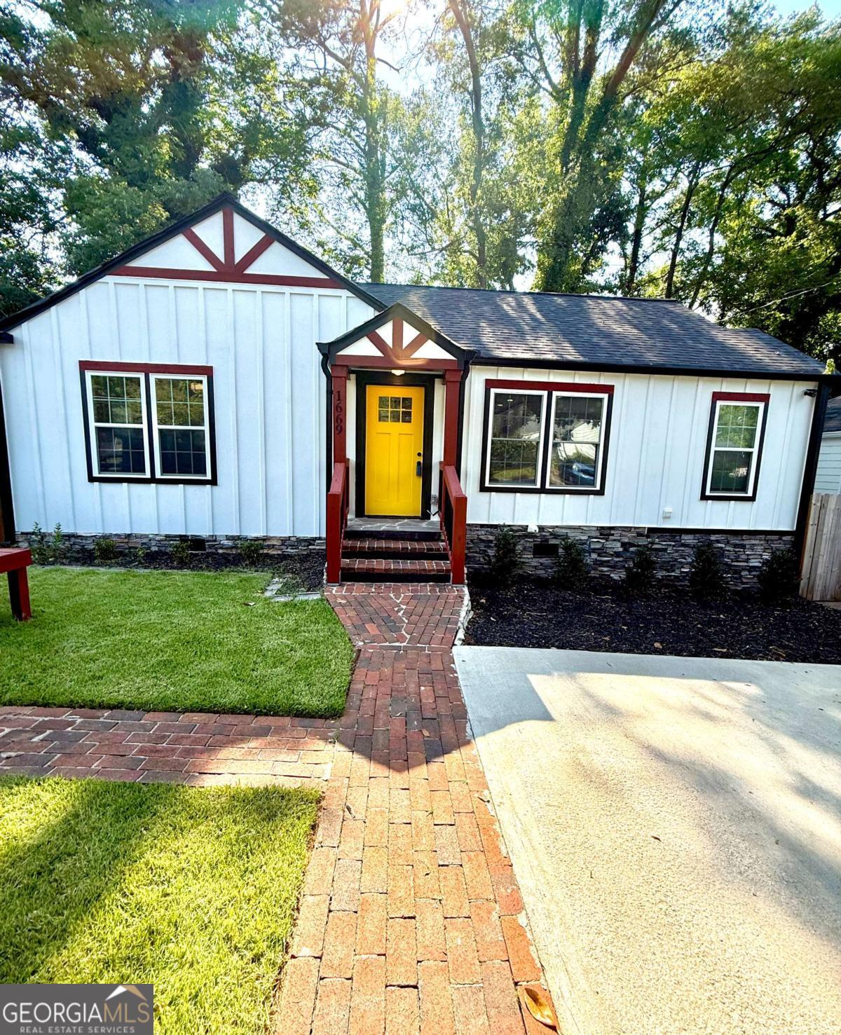 1669 Hadlock Street Sw Property Photo 1