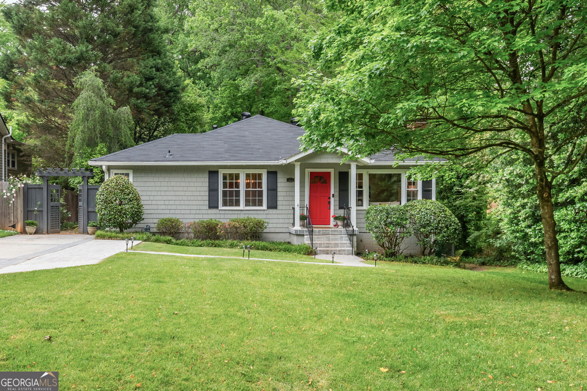 1621 Beacon Hill Boulevard Ne Property Photo 1