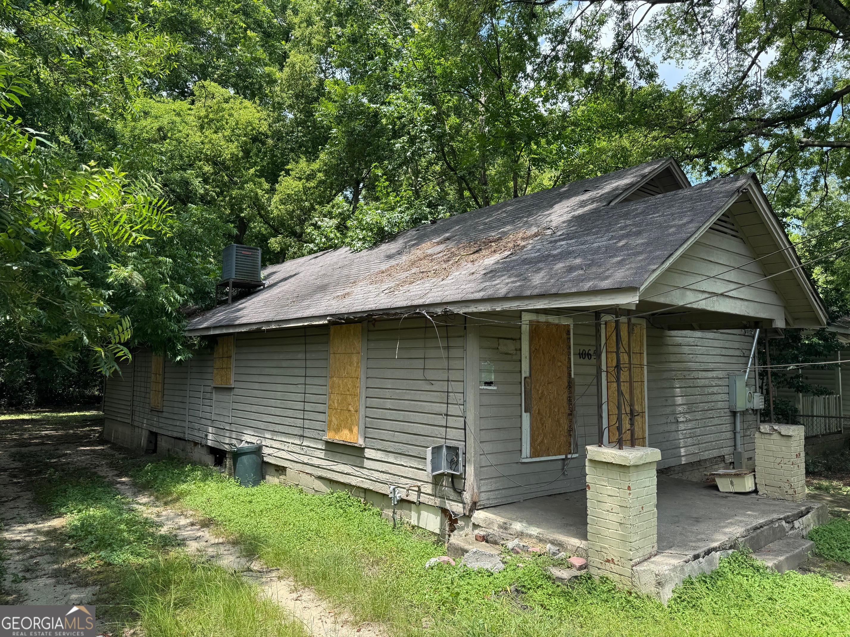 1065 Winston Road Property Photo 1