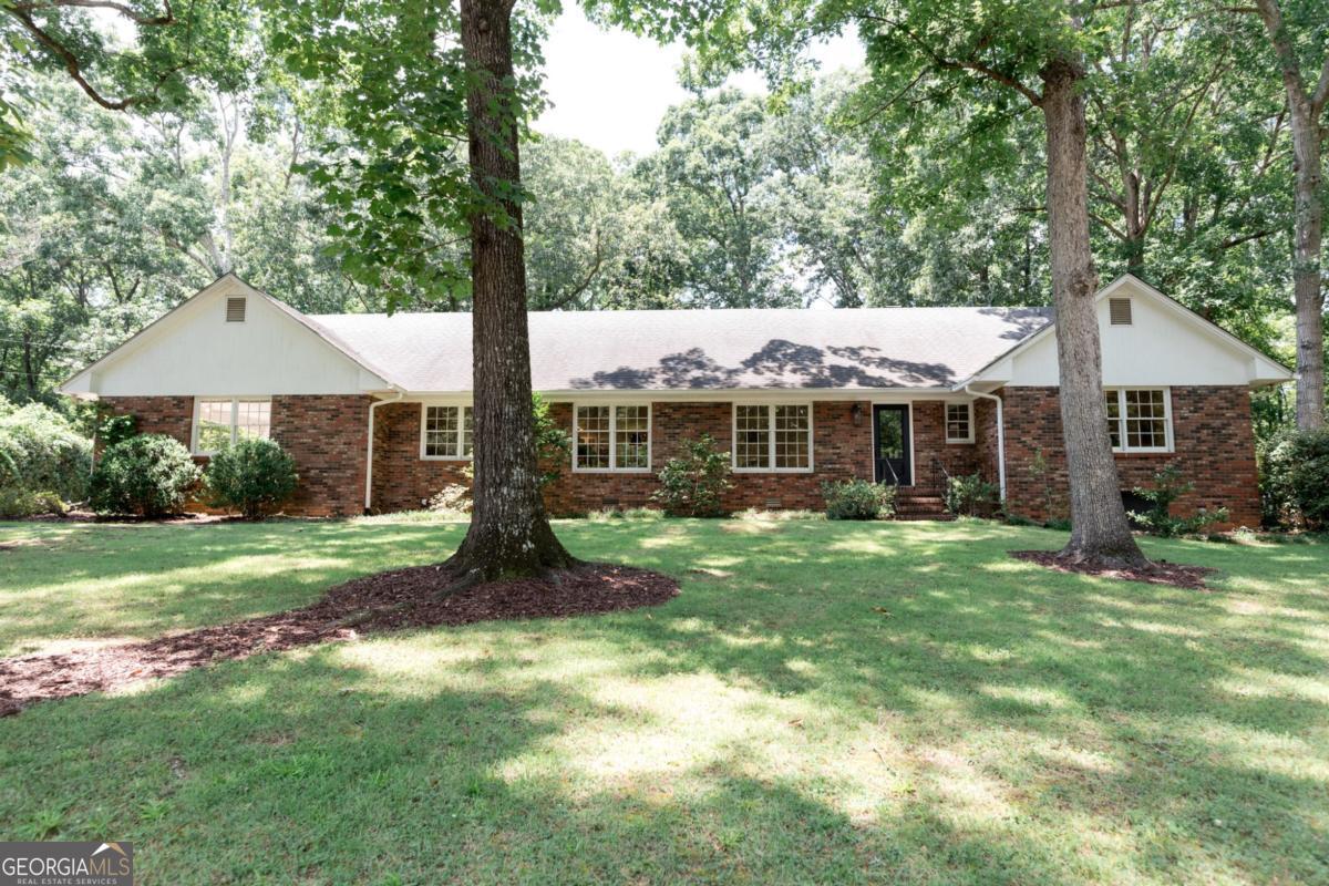 180 Sunnybrook Drive Property Photo 1