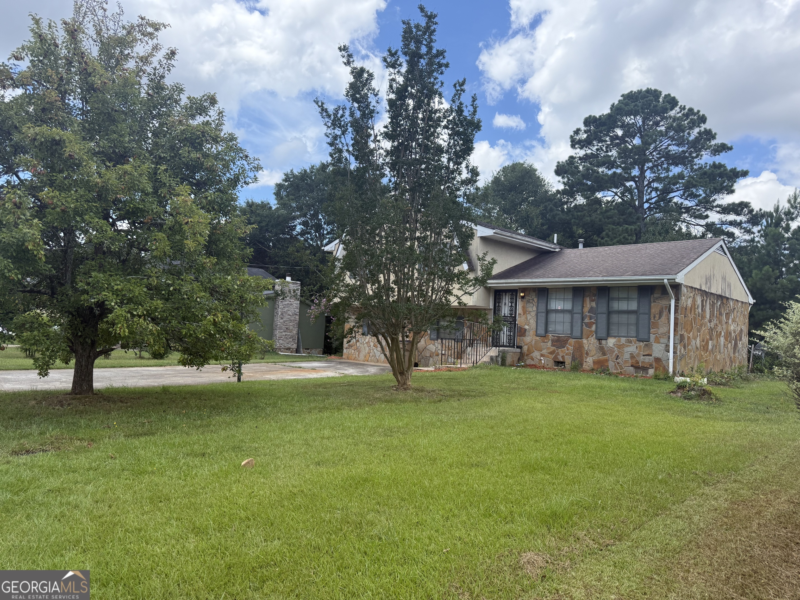 5957 Nell Lane Property Photo 1