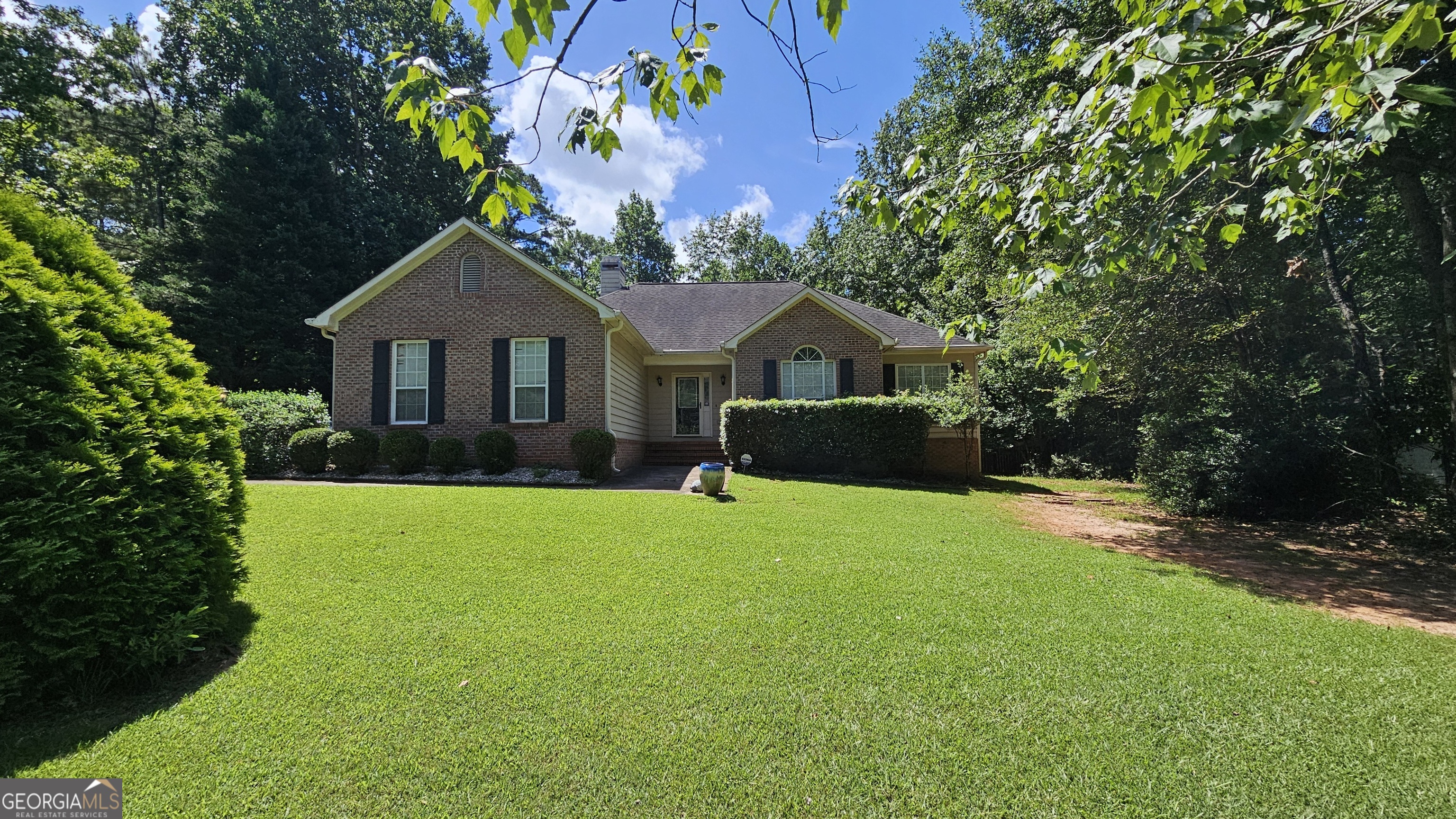 219 Thorncrest Property Photo 1