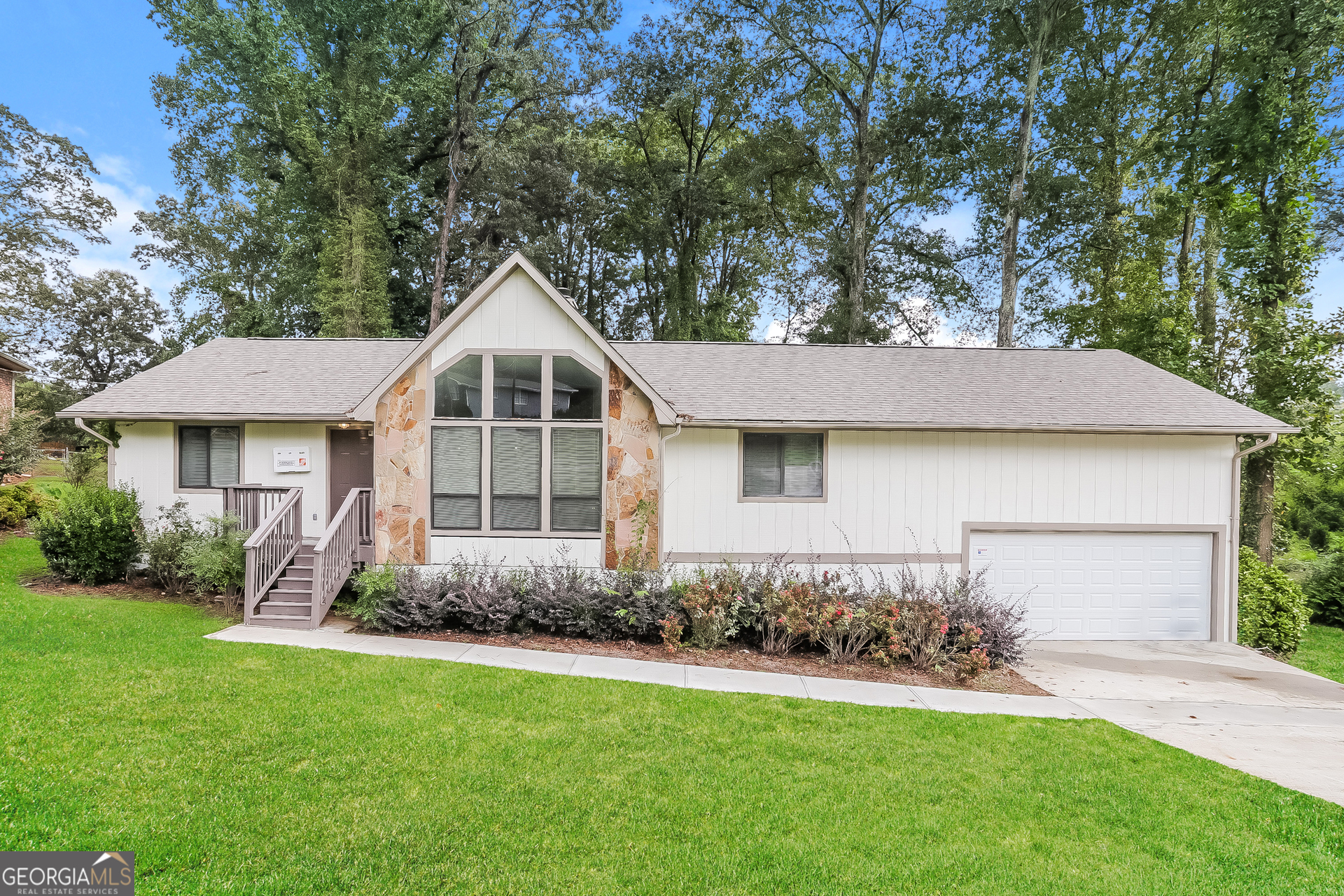 3355 Luxembourg Circle Property Photo 1