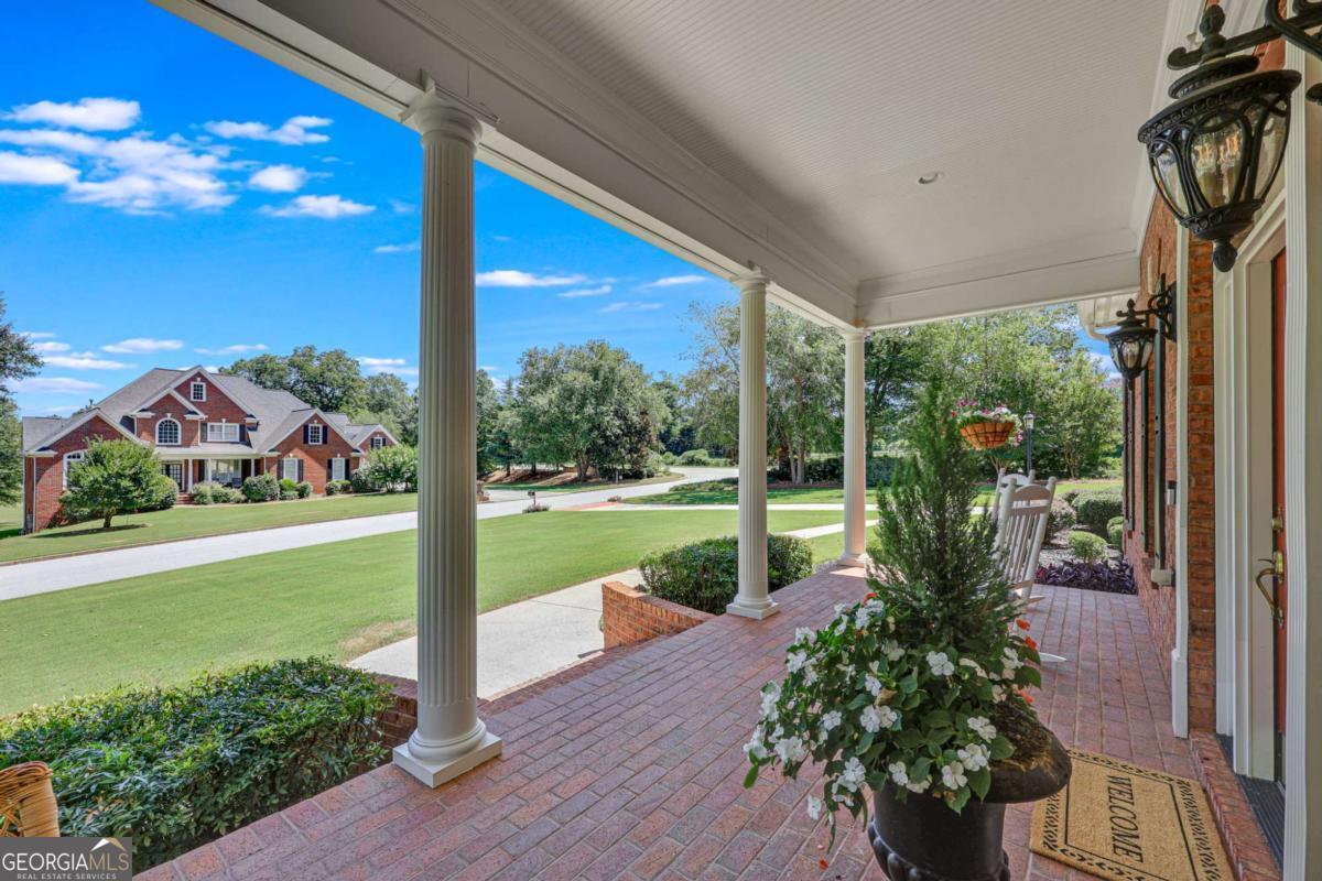 1885 Silver Oak Drive Property Photo 8
