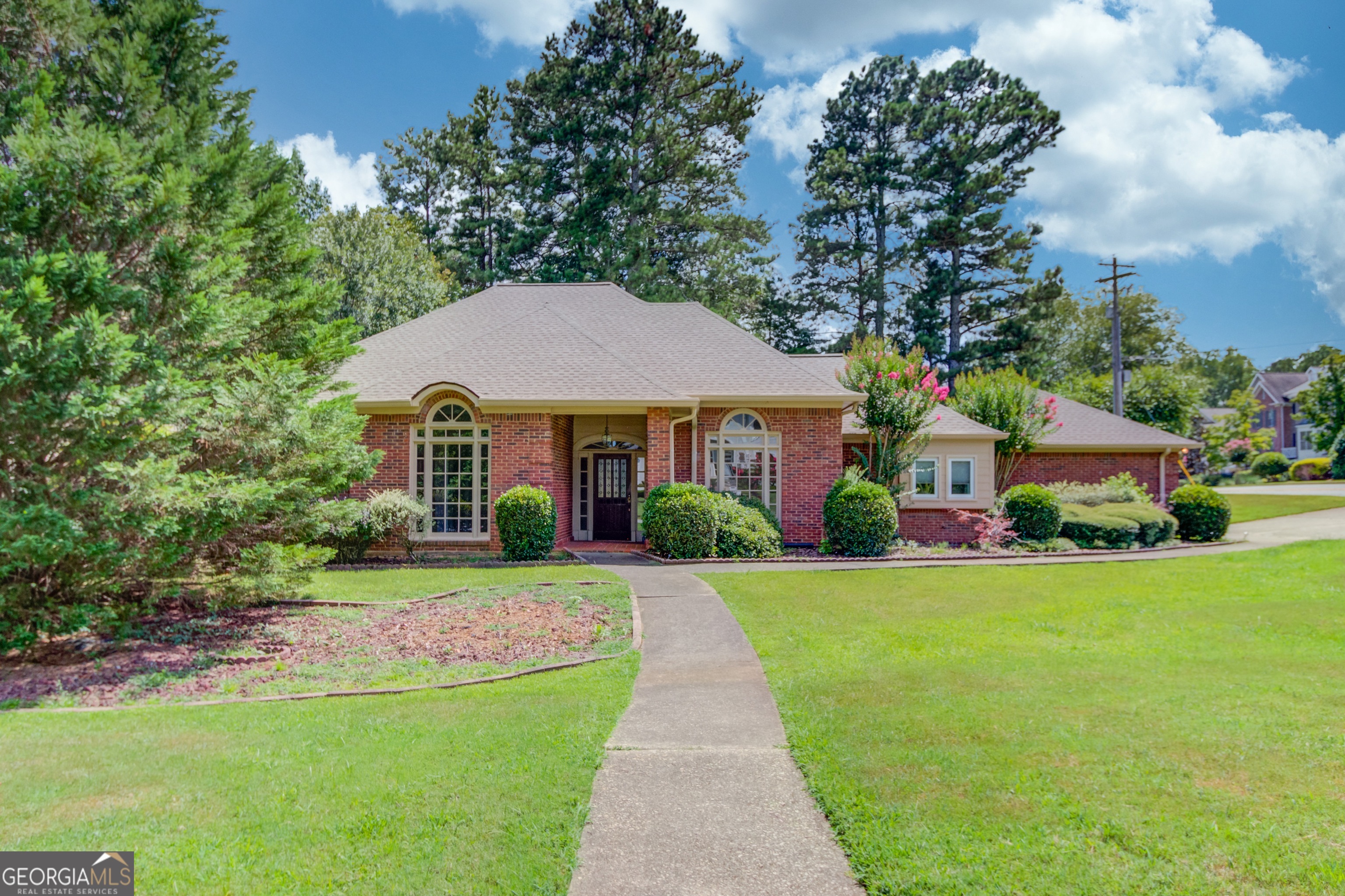 5270 Skidaway Drive Property Photo 1