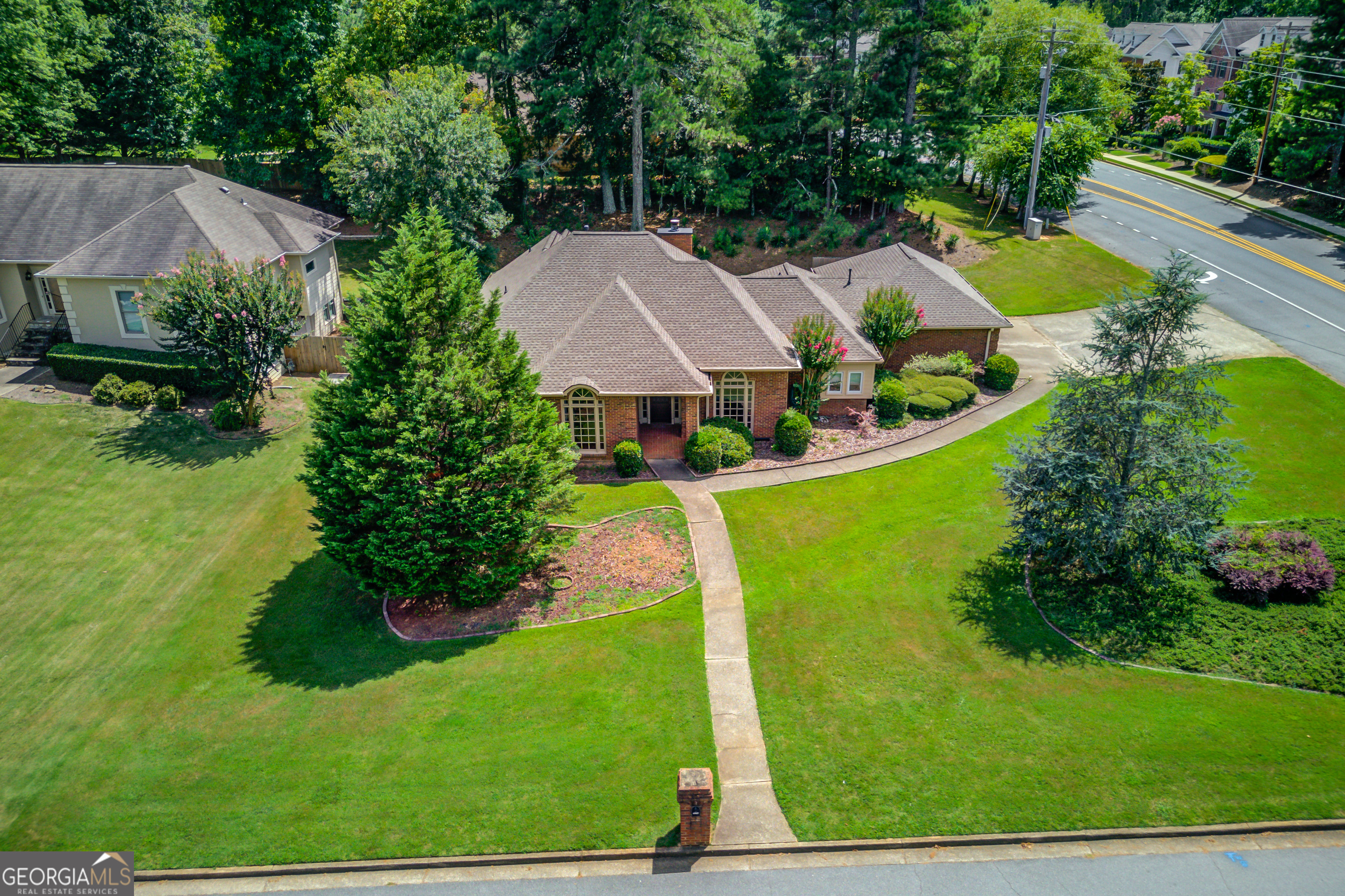 5270 Skidaway Drive Property Photo 2