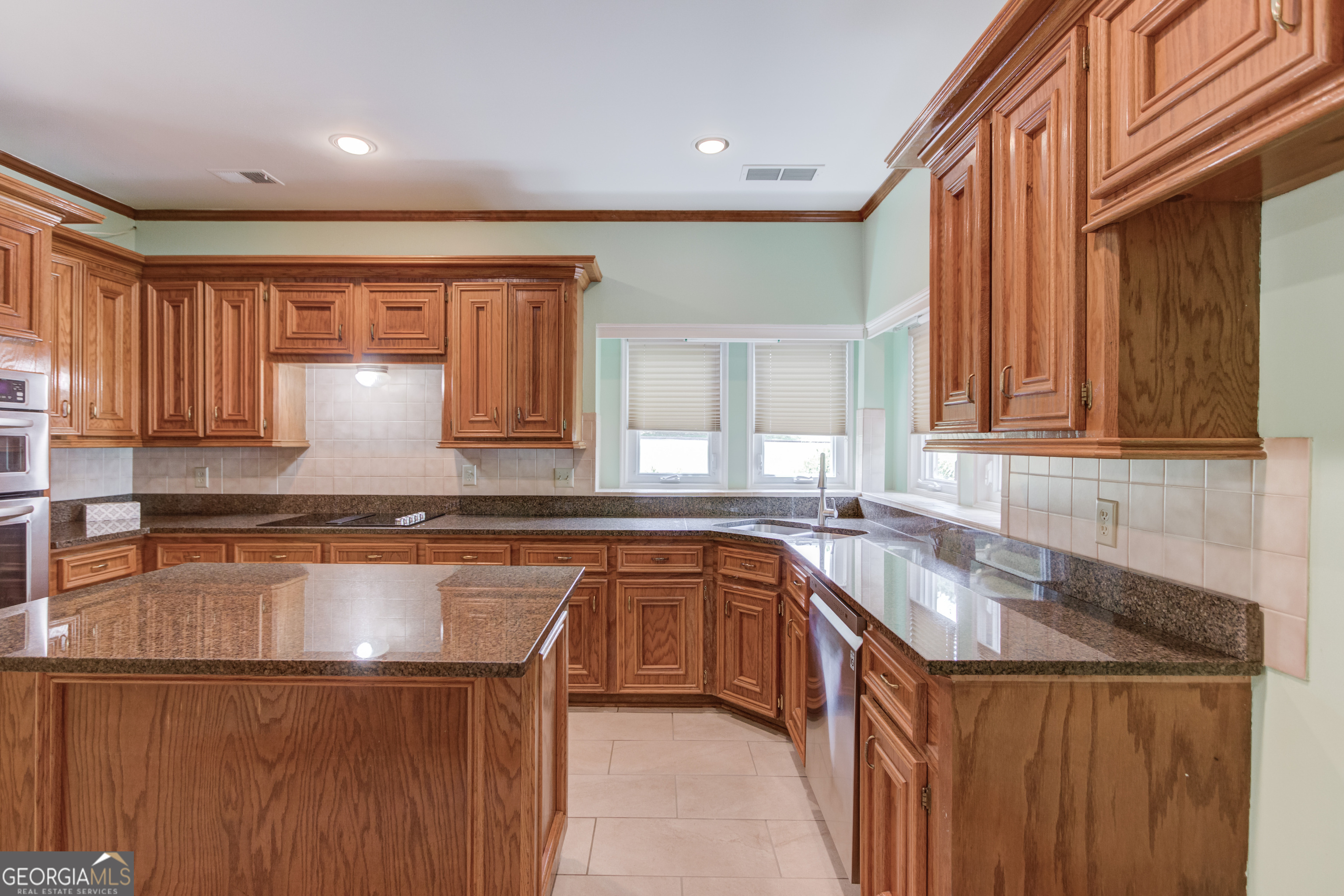 5270 Skidaway Drive Property Photo 12