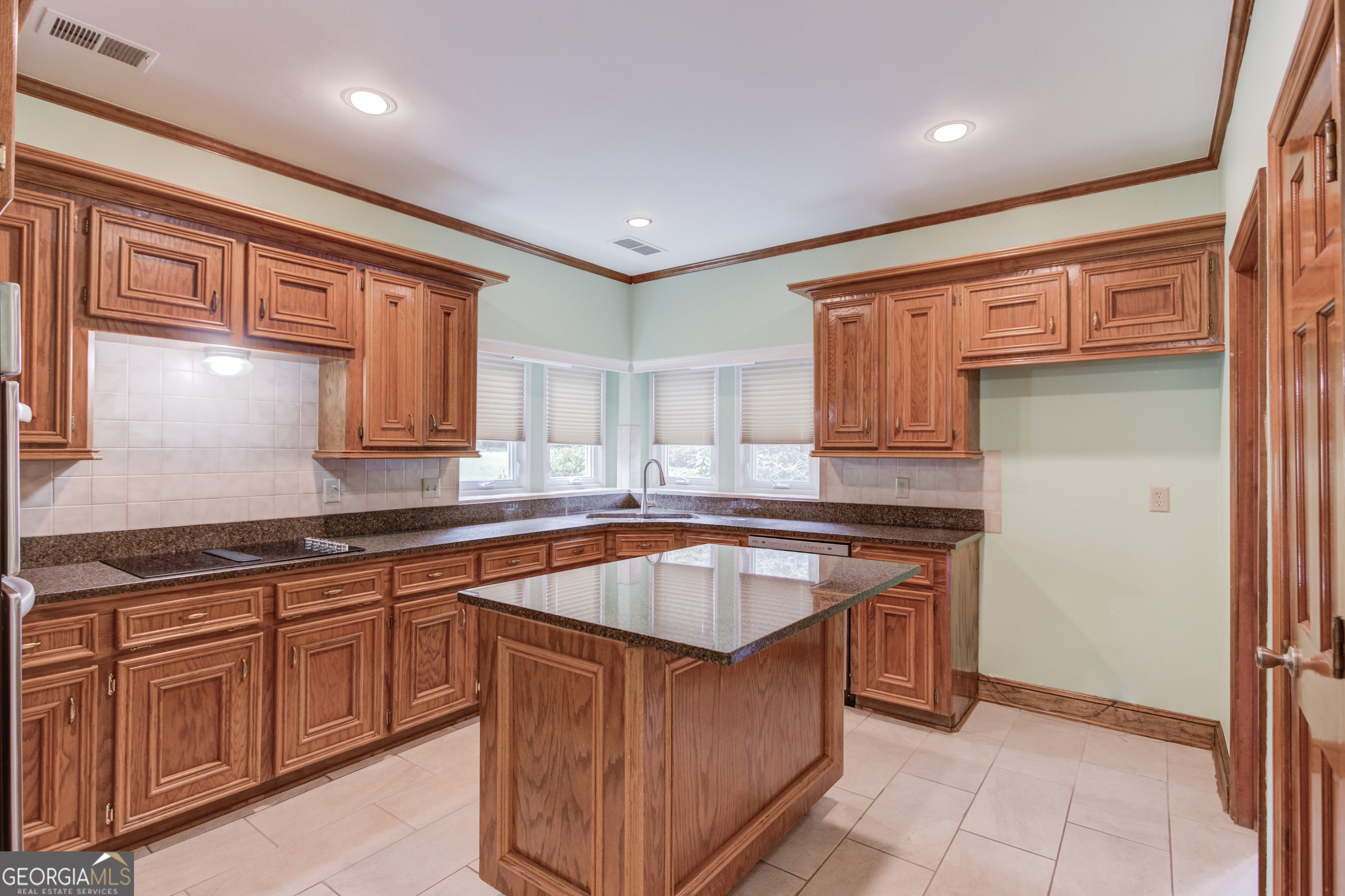 5270 Skidaway Drive Property Photo 14