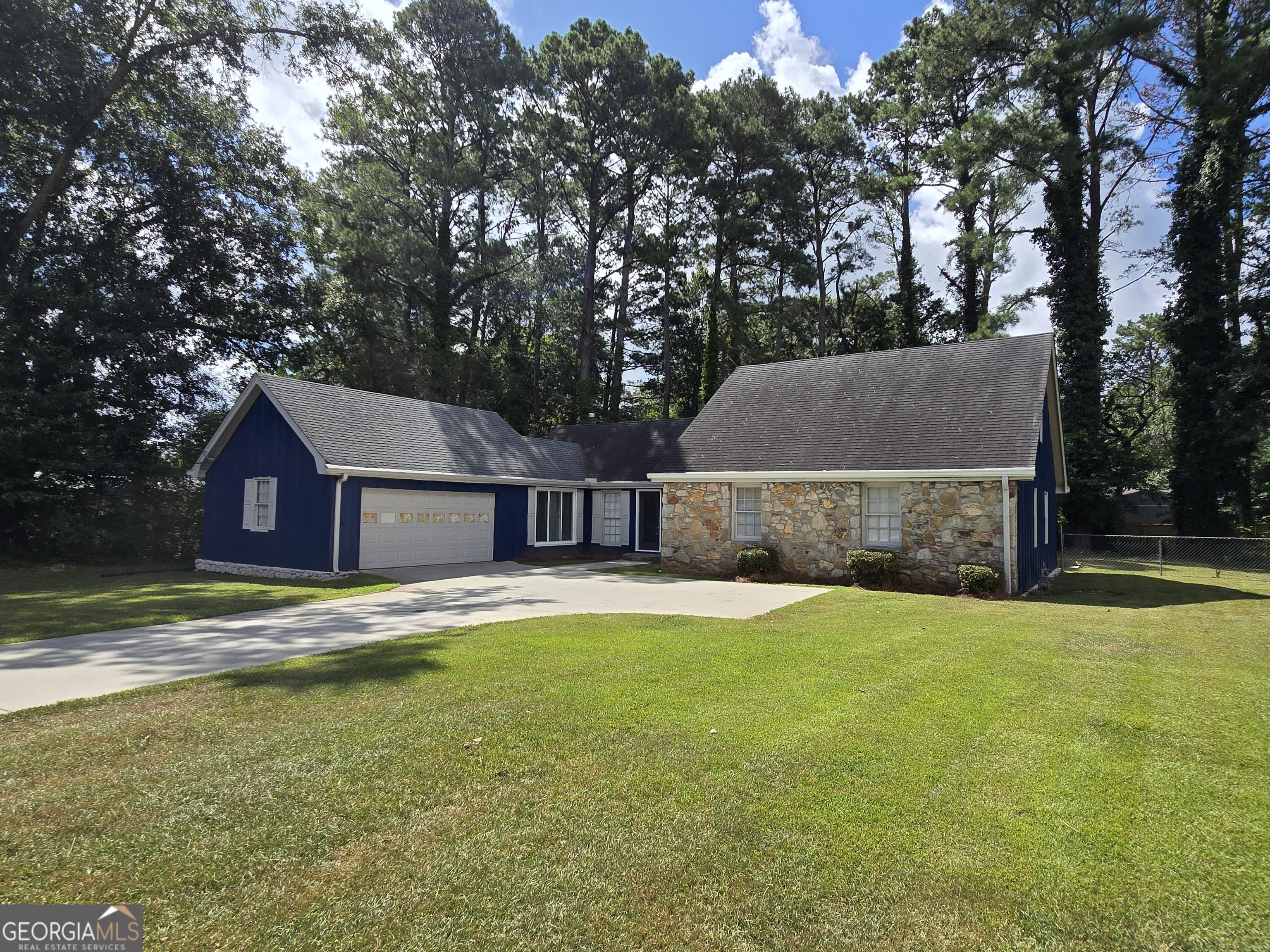 2251 Country Club Drive Se Property Photo 1