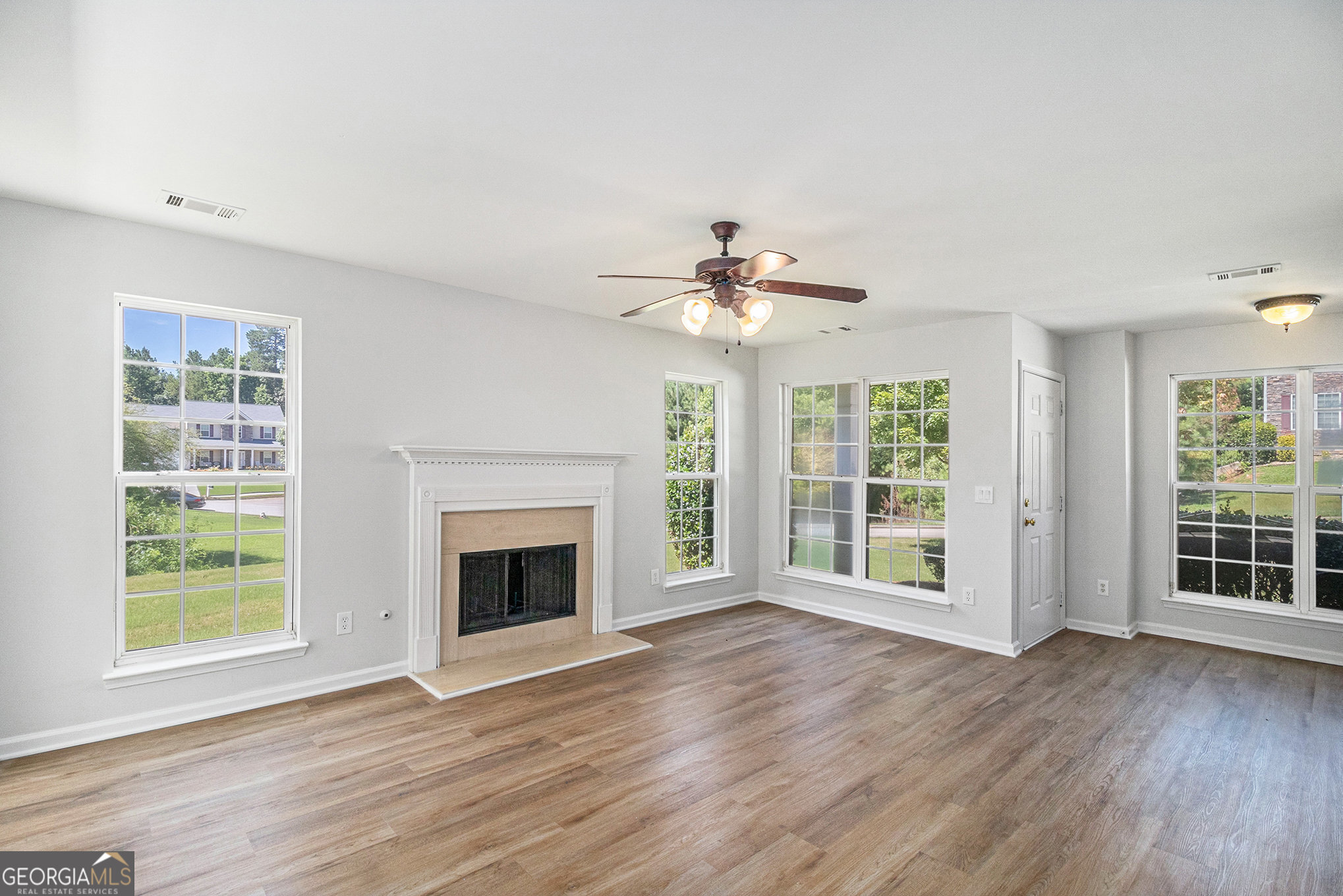 205 Stone Ridge Way Property Photo 4