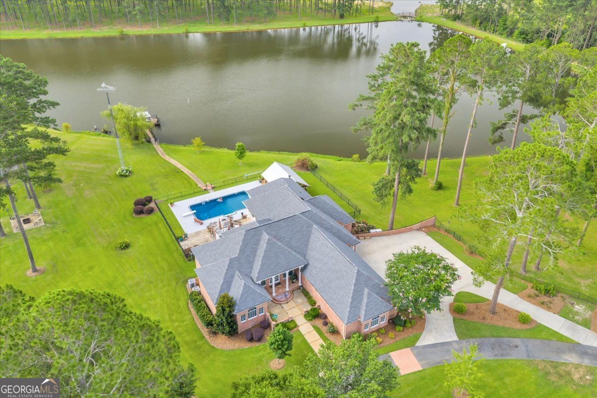 964 Cross Cedar Road Property Photo 1