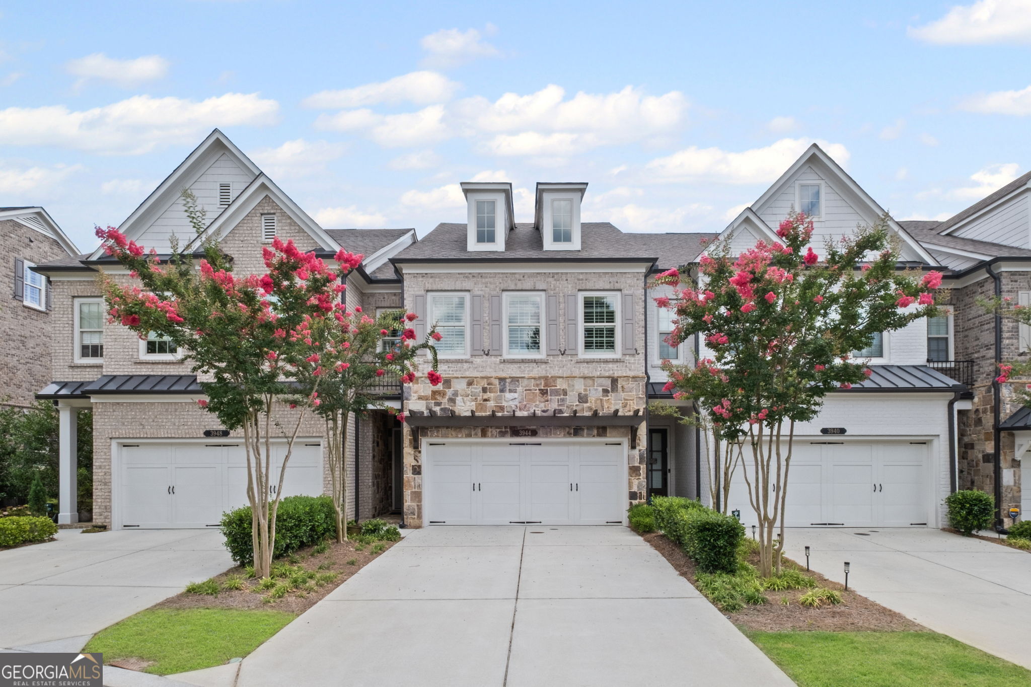 3944 Cliffmont Circle Property Photo 1