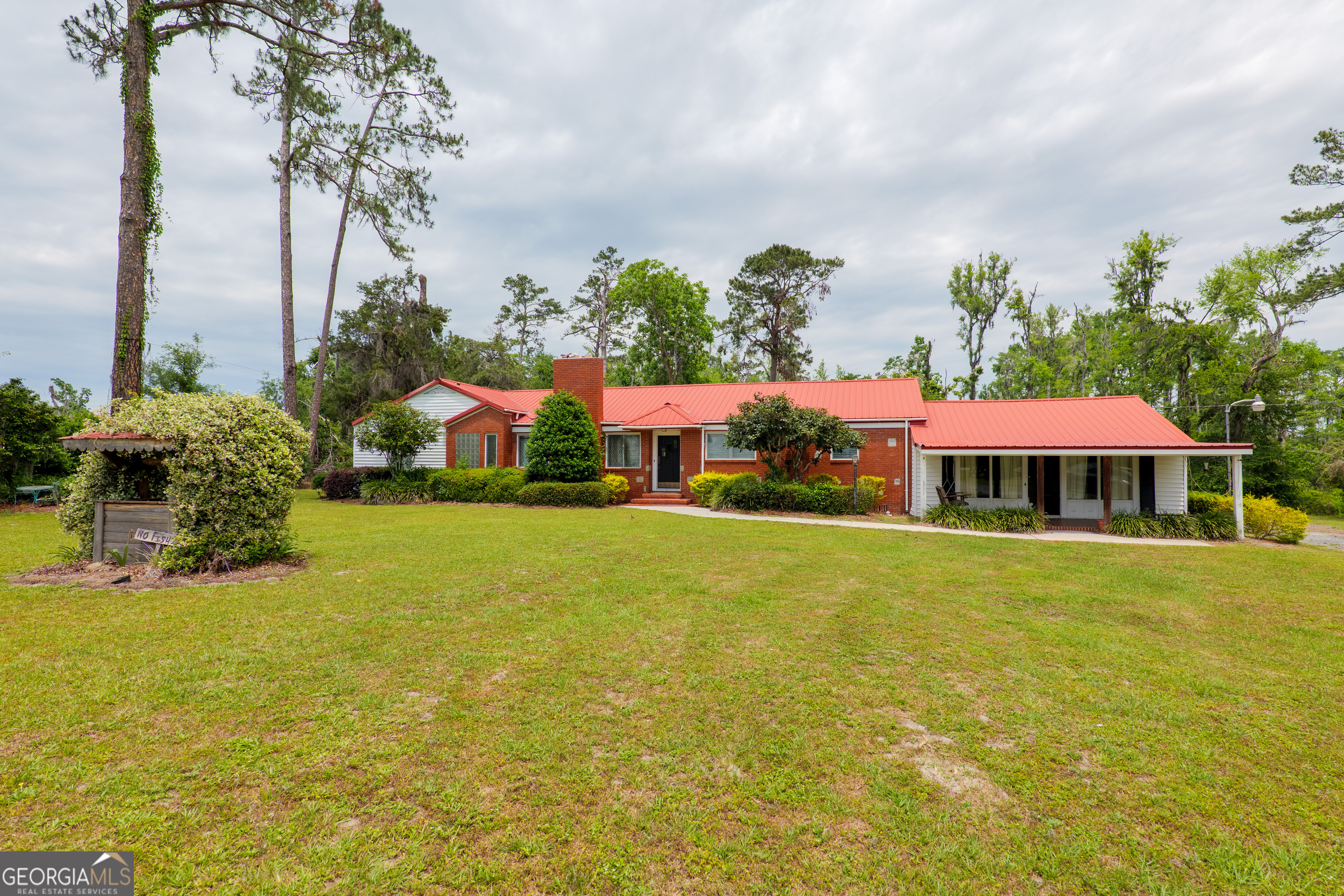94 W Thigpen Avenue