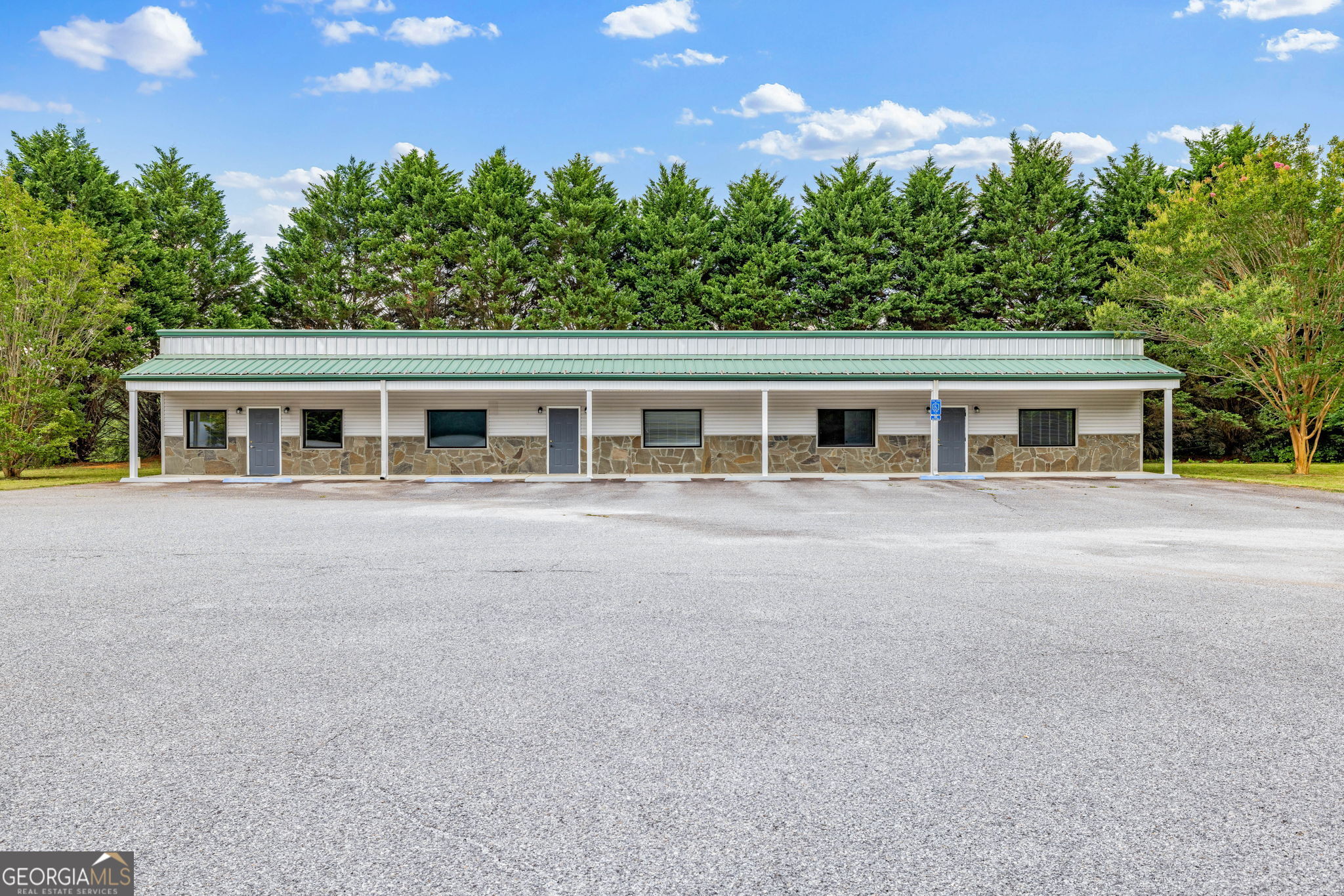 144 Commerce Parkway Property Photo 1