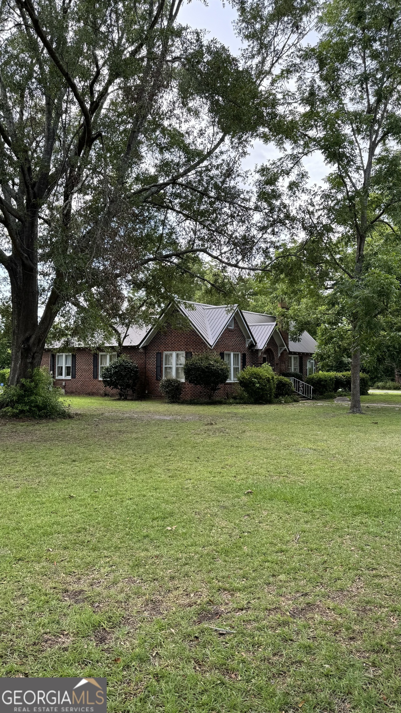 186 E Brumby Avenue Property Photo 1