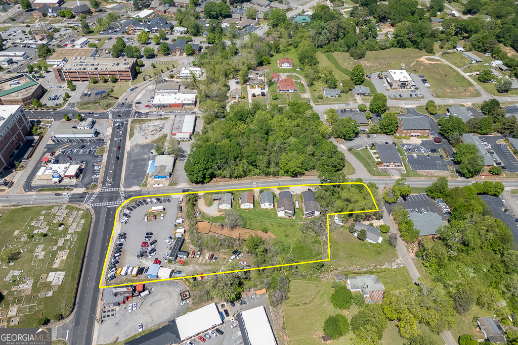 116 E Maple Street Property Photo 4