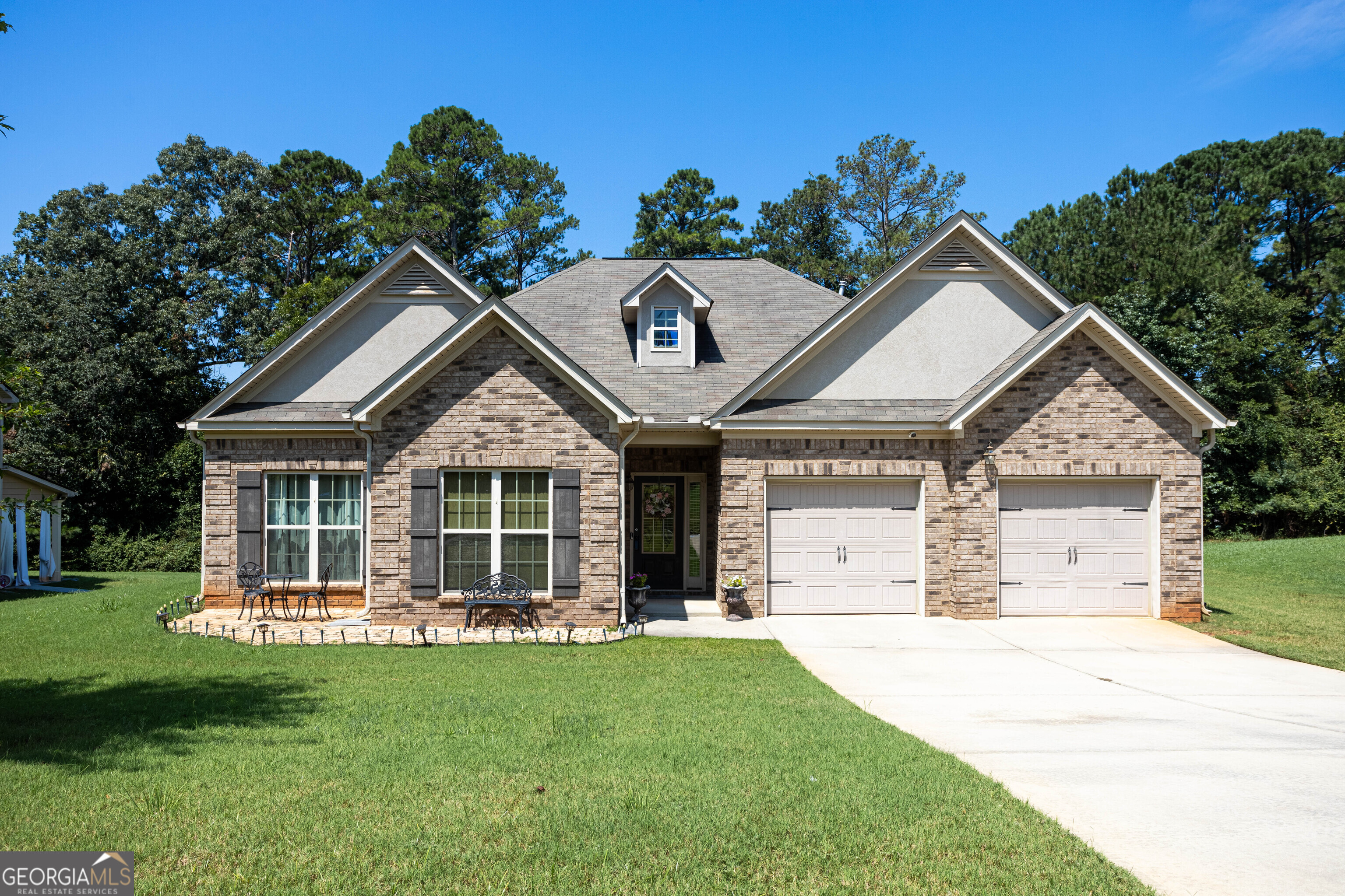 1128 Carillon Drive Se Property Photo 1