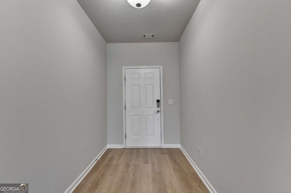 2121 Landsburg Way Property Photo 6