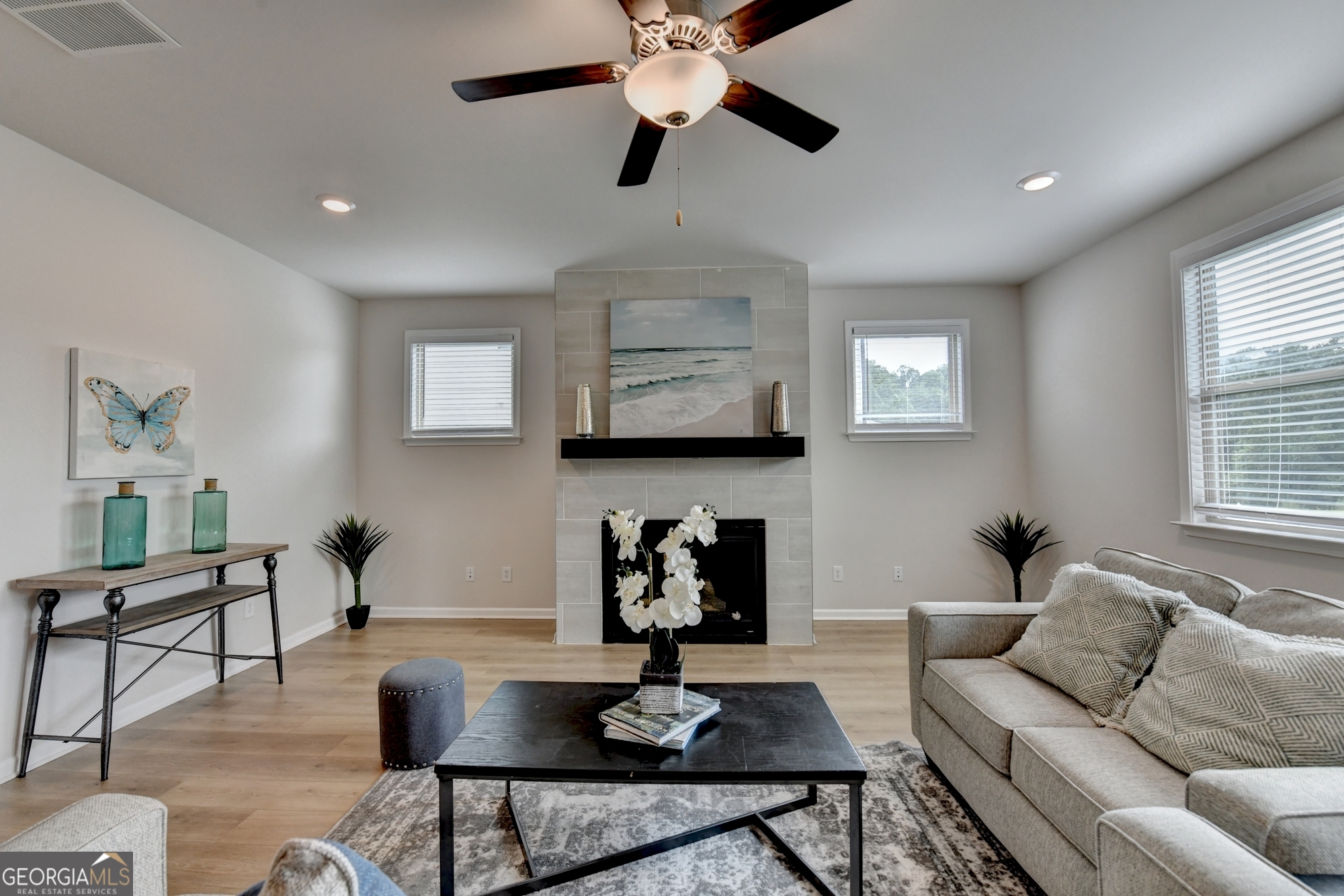 2121 Landsburg Way Property Photo 8