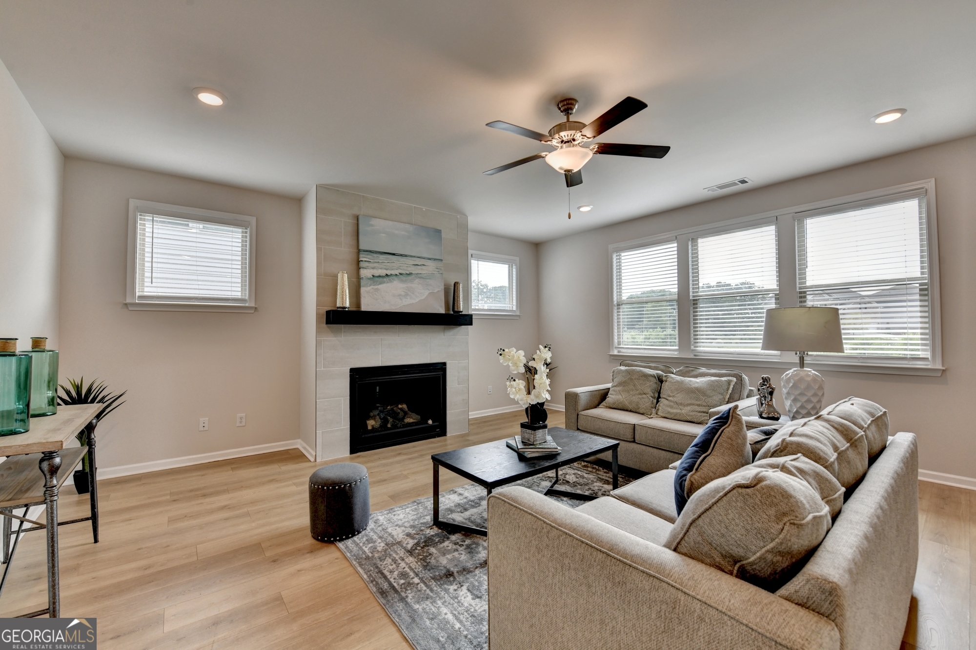 2121 Landsburg Way Property Photo 9