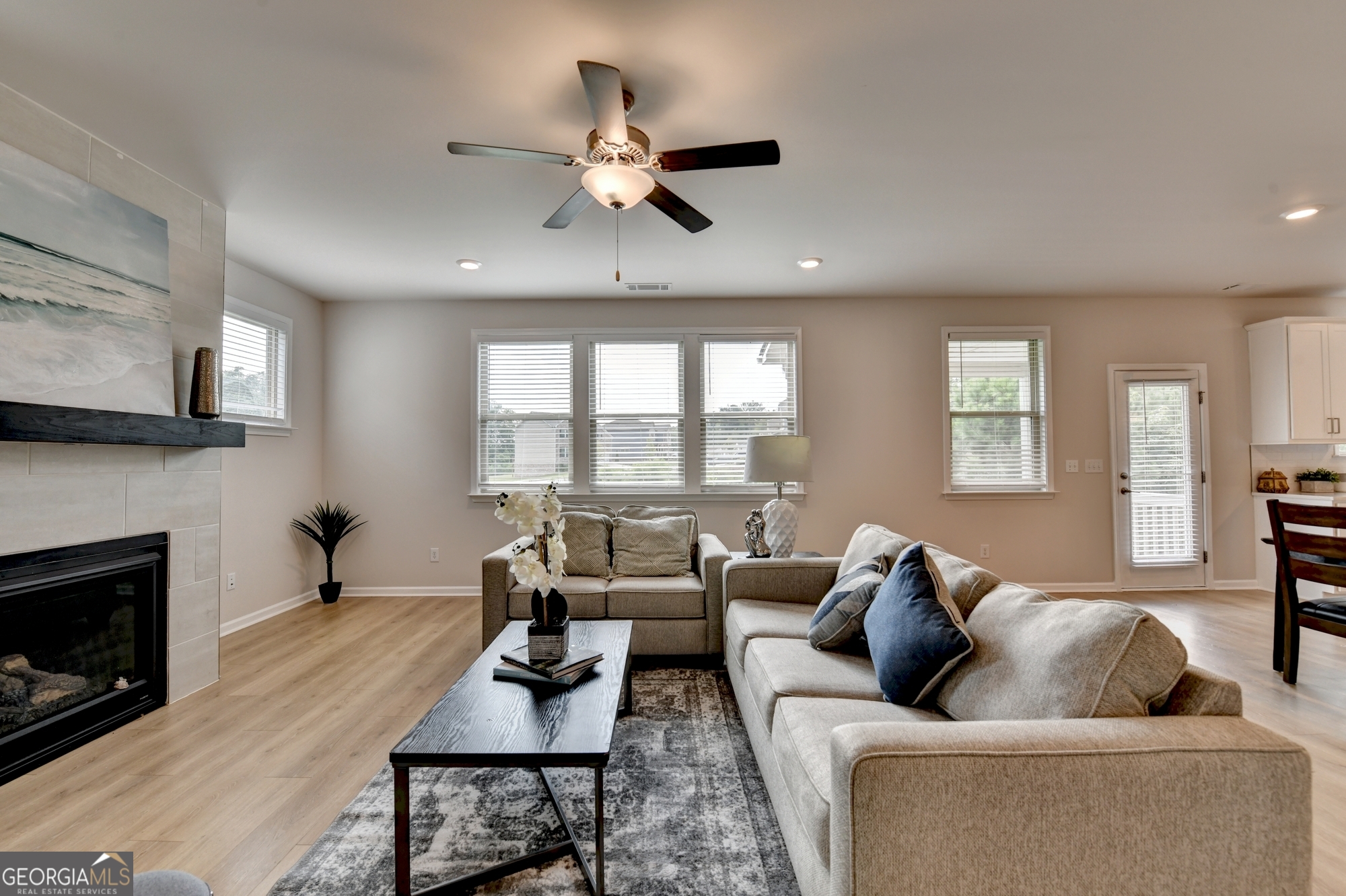 2121 Landsburg Way Property Photo 11