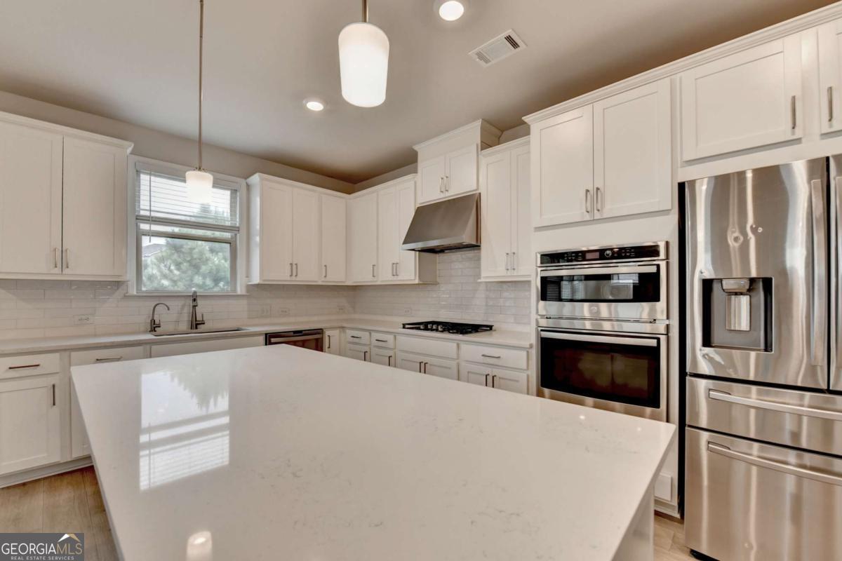 2121 Landsburg Way Property Photo 13