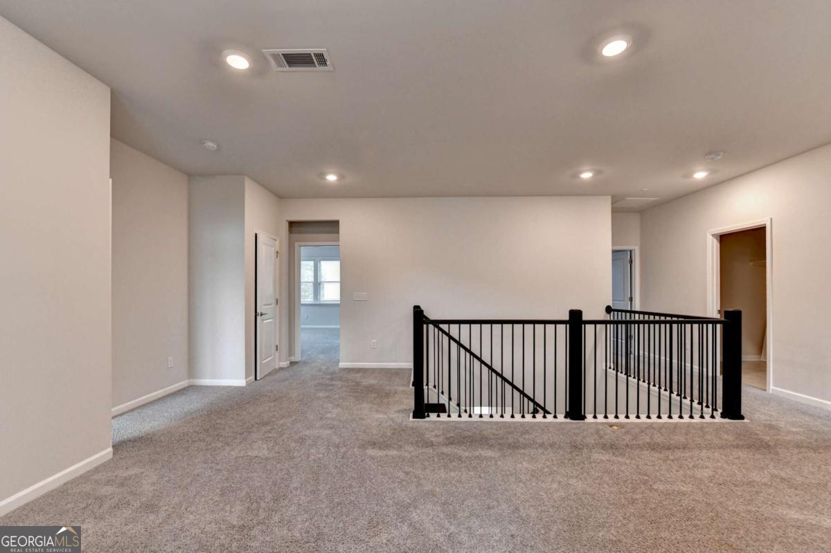 2121 Landsburg Way Property Photo 19