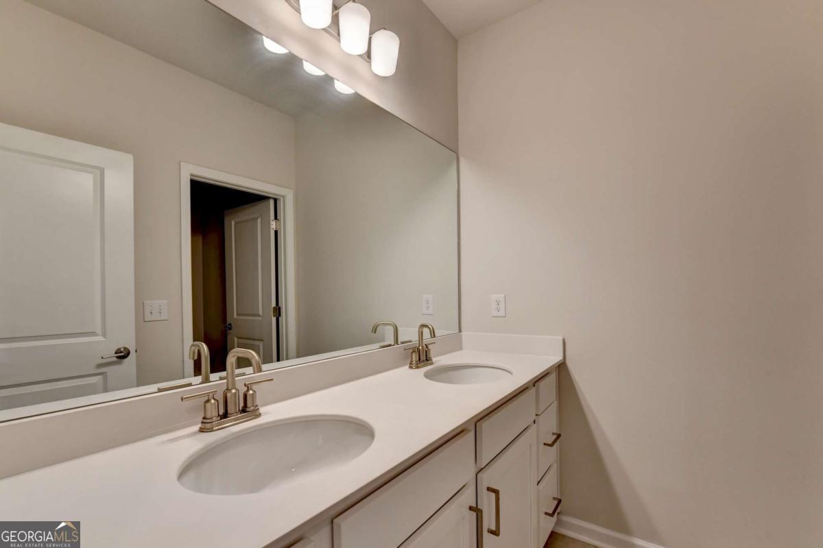 2121 Landsburg Way Property Photo 20
