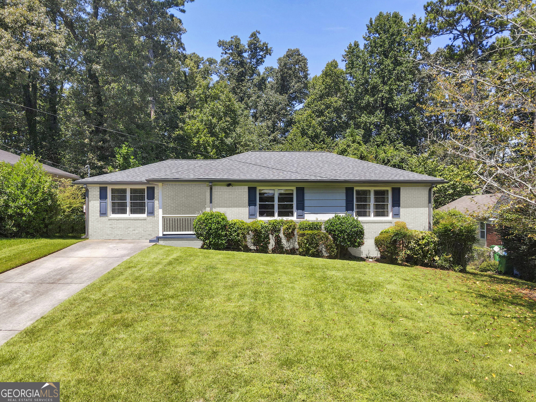 2312 Vistamont Drive Property Photo 2