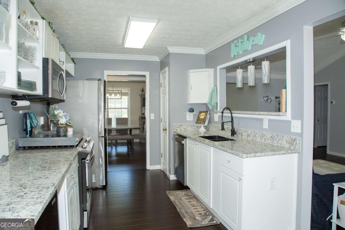 5870 Tallant Drive Property Photo 12