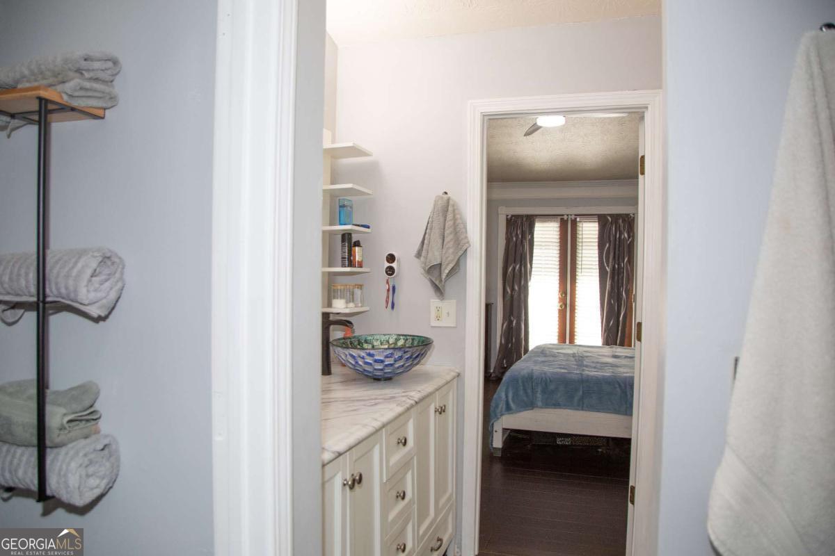 5870 Tallant Drive Property Photo 19