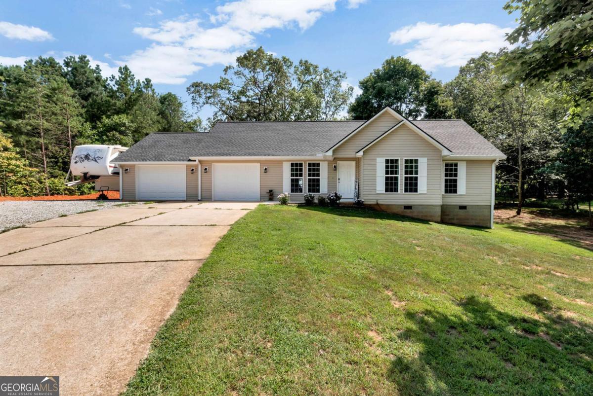 425 New Hope Lane Property Photo 1