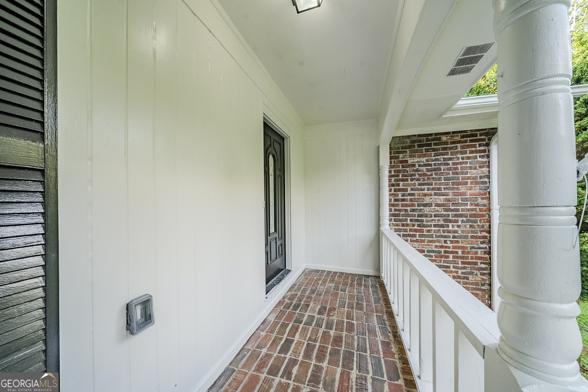 1051 Rowland Road Property Photo 5
