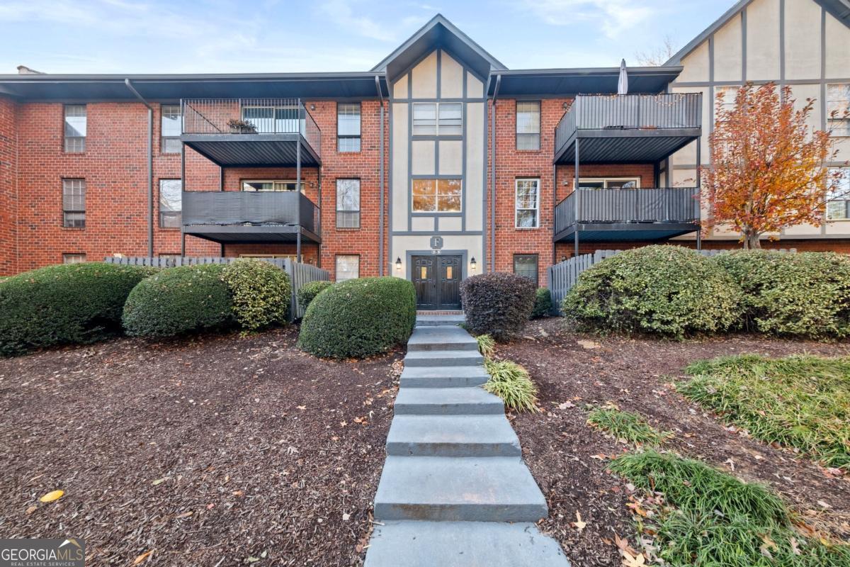 6851 Roswell Road # F32 Property Photo 1