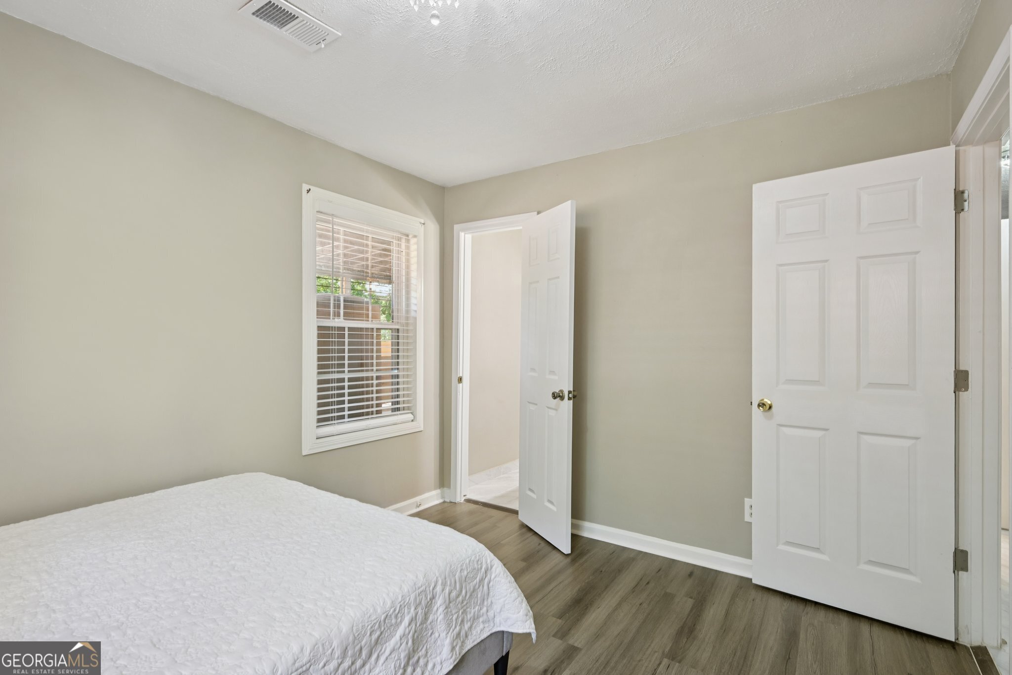 5950 Springview Drive Property Photo 11
