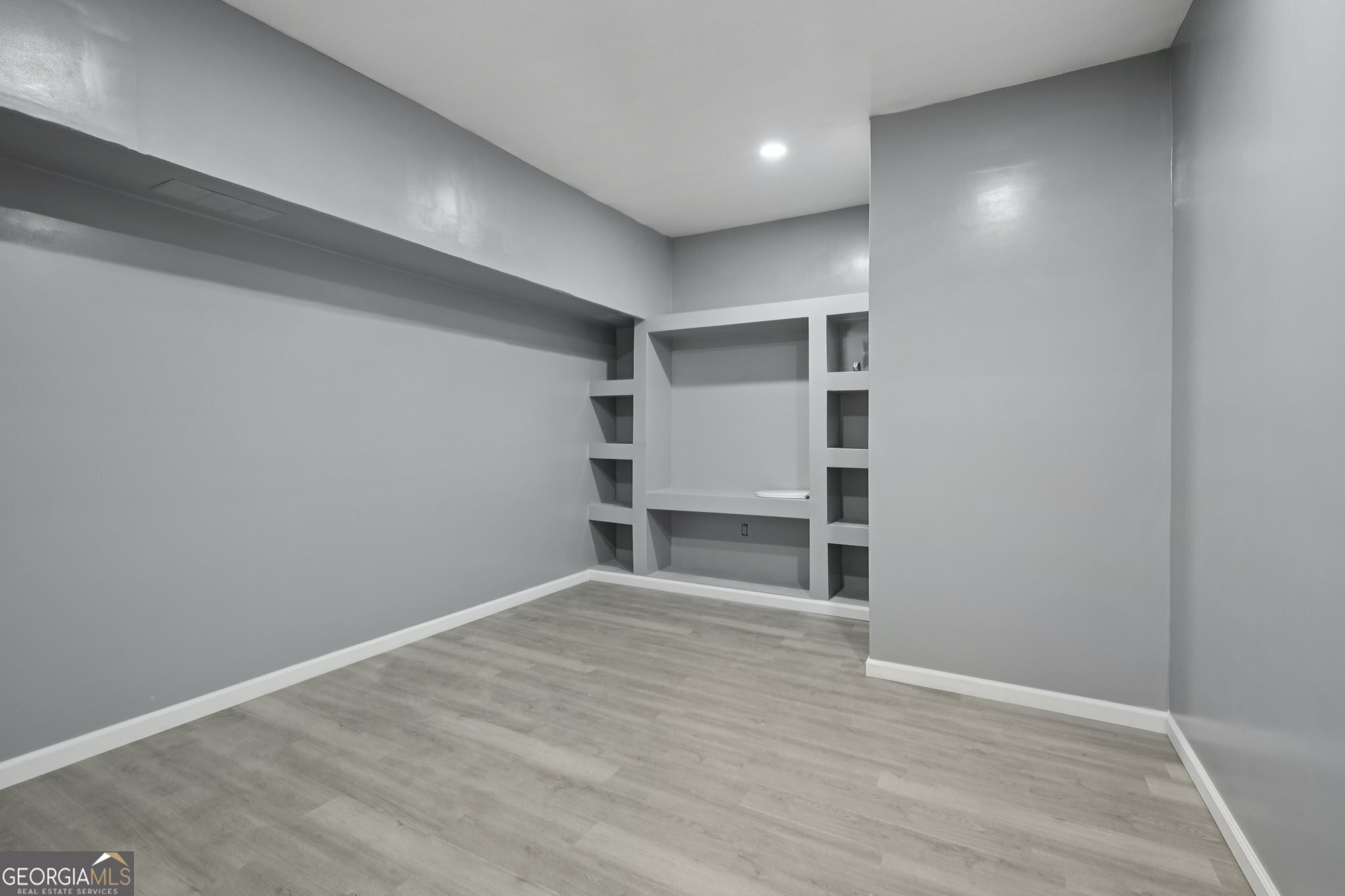 5950 Springview Drive Property Photo 12