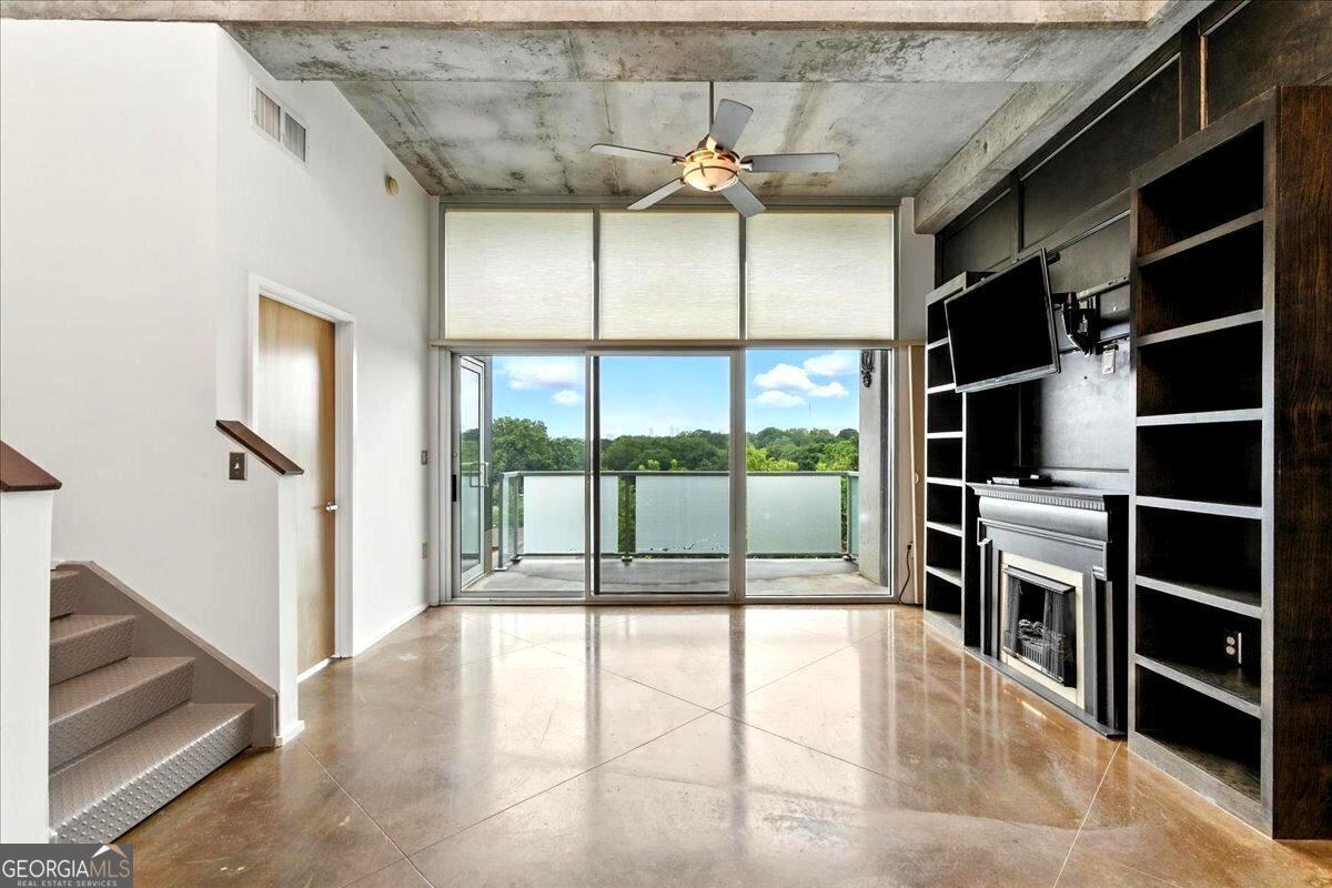 130 Arizona Avenue Ne # 407 Property Photo 1